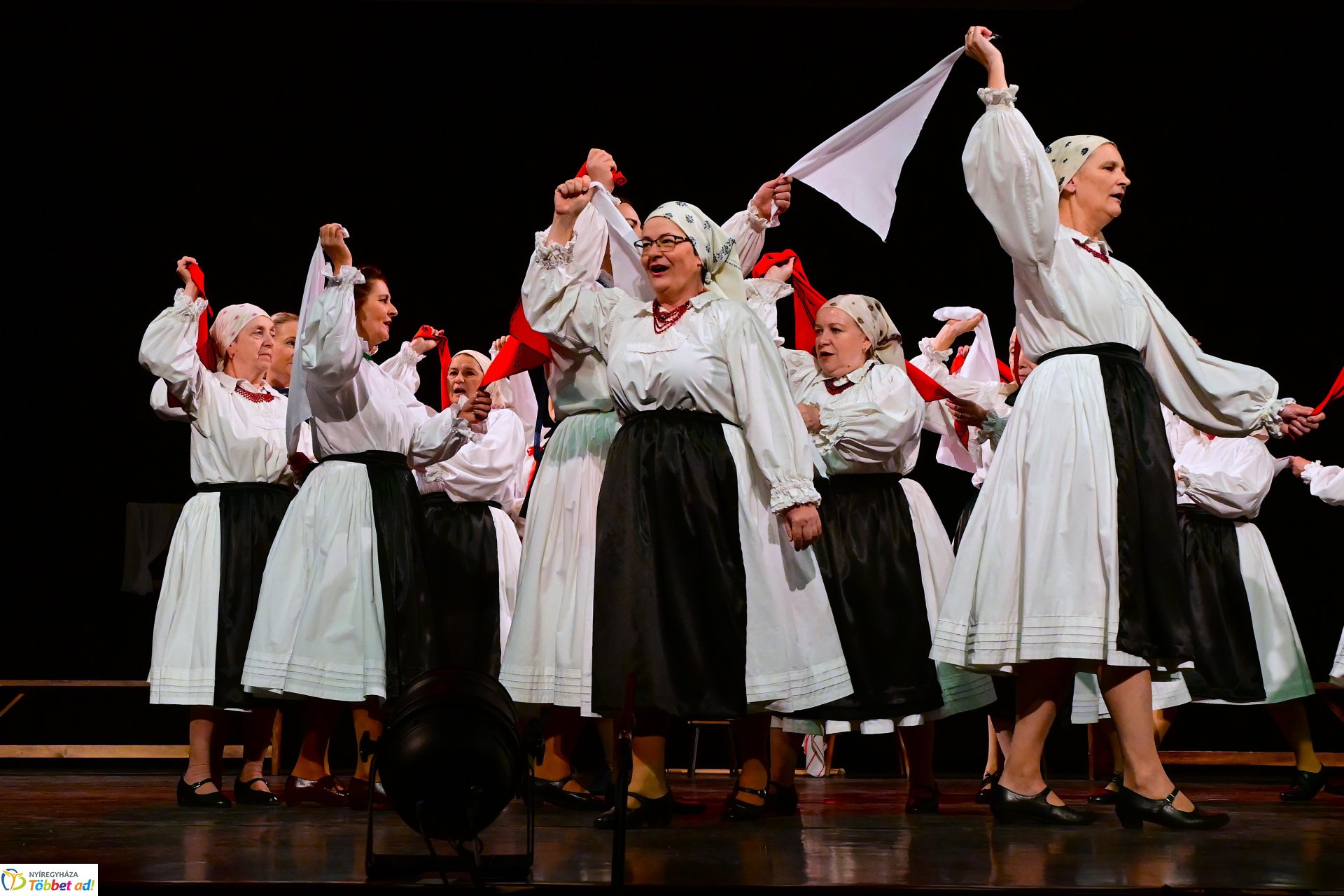 Velünk kerek az év - a Szabolcs Néptáncegyüttes karácsonyi gálaműsora