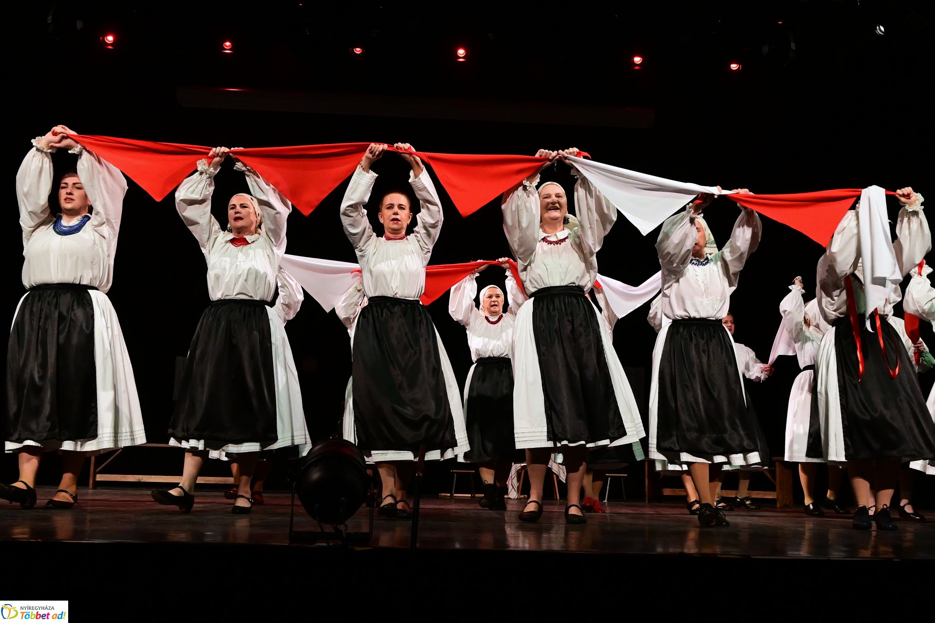 Velünk kerek az év - a Szabolcs Néptáncegyüttes karácsonyi gálaműsora