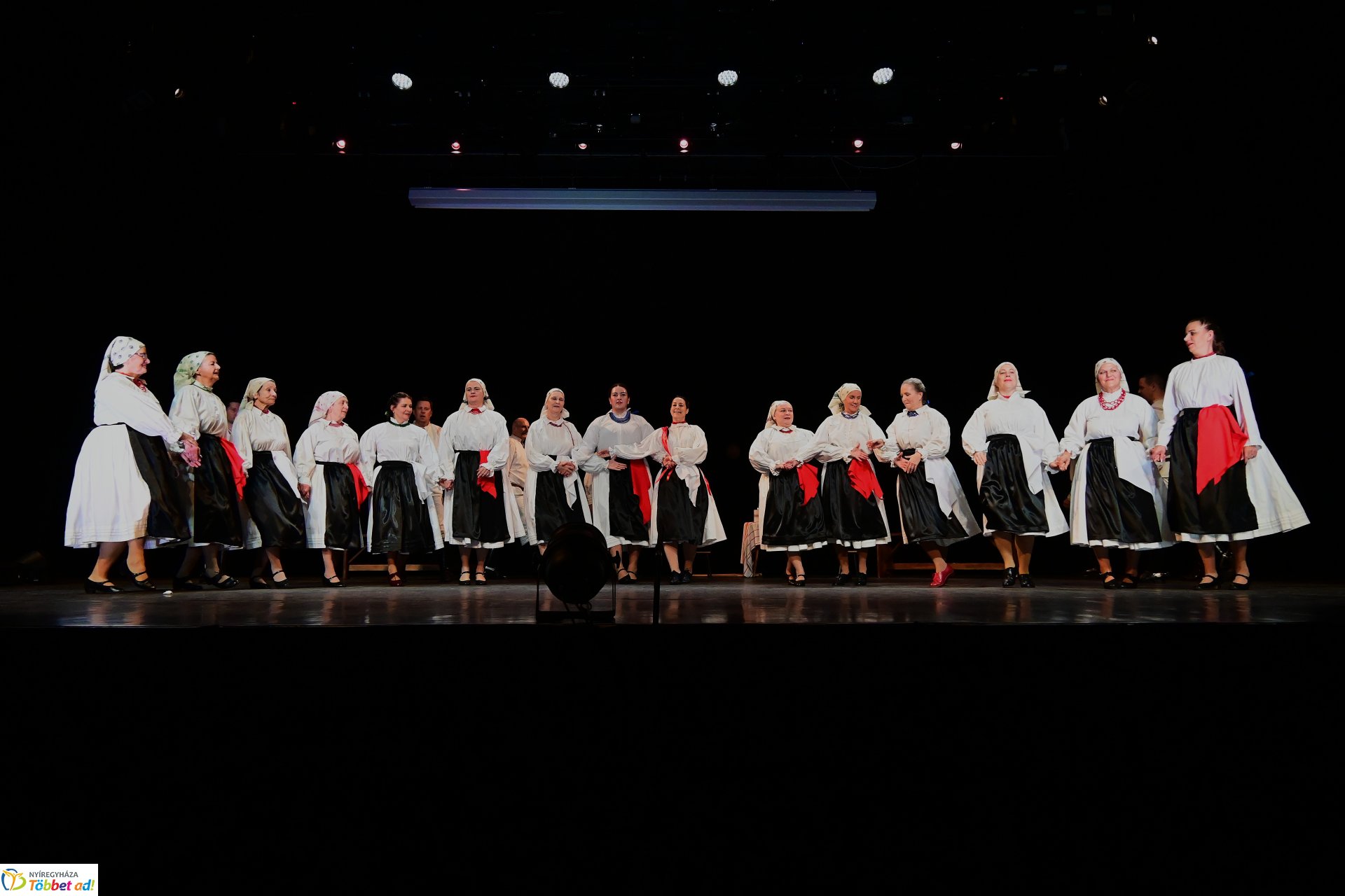 Velünk kerek az év - a Szabolcs Néptáncegyüttes karácsonyi gálaműsora