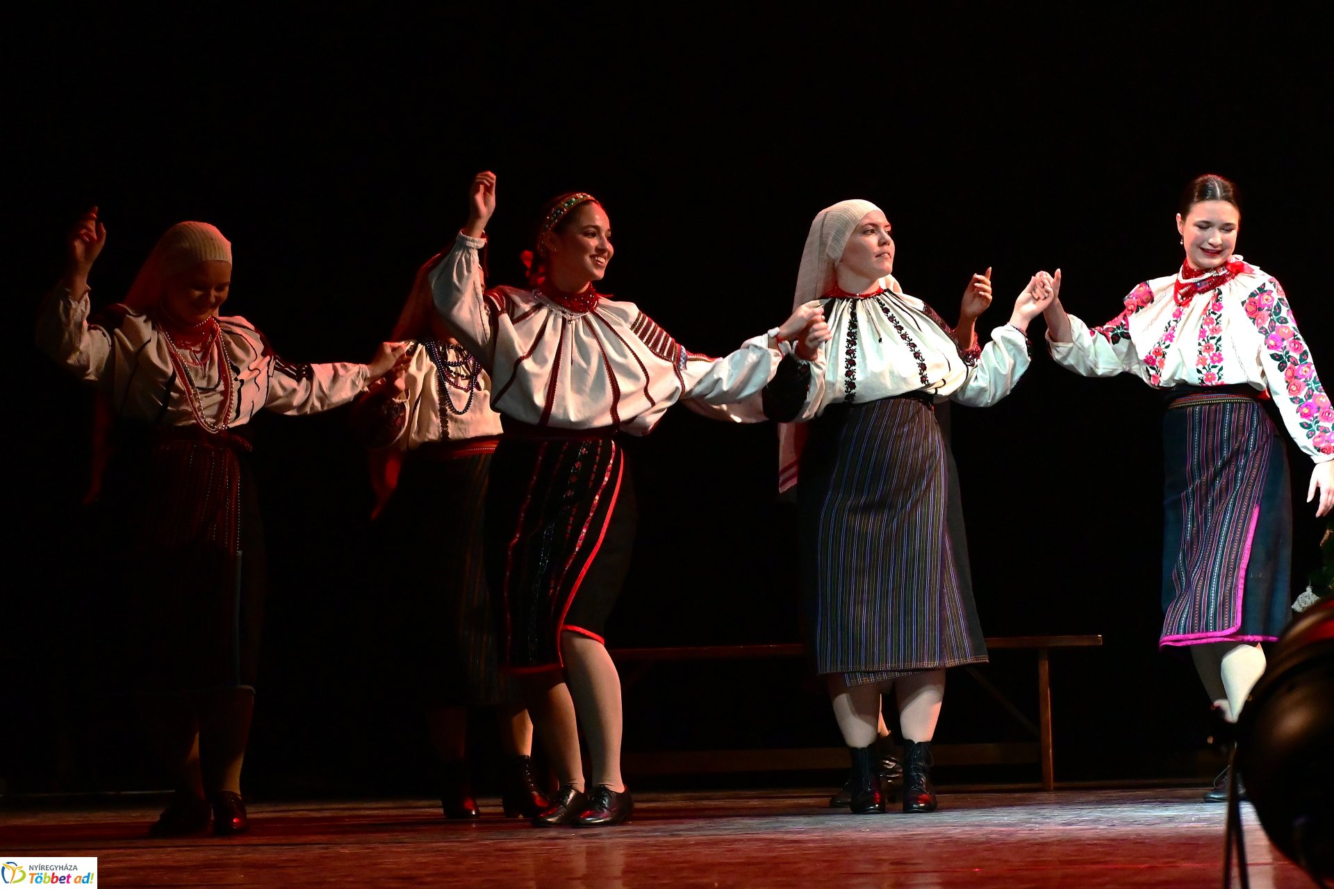 Velünk kerek az év - a Szabolcs Néptáncegyüttes karácsonyi gálaműsora