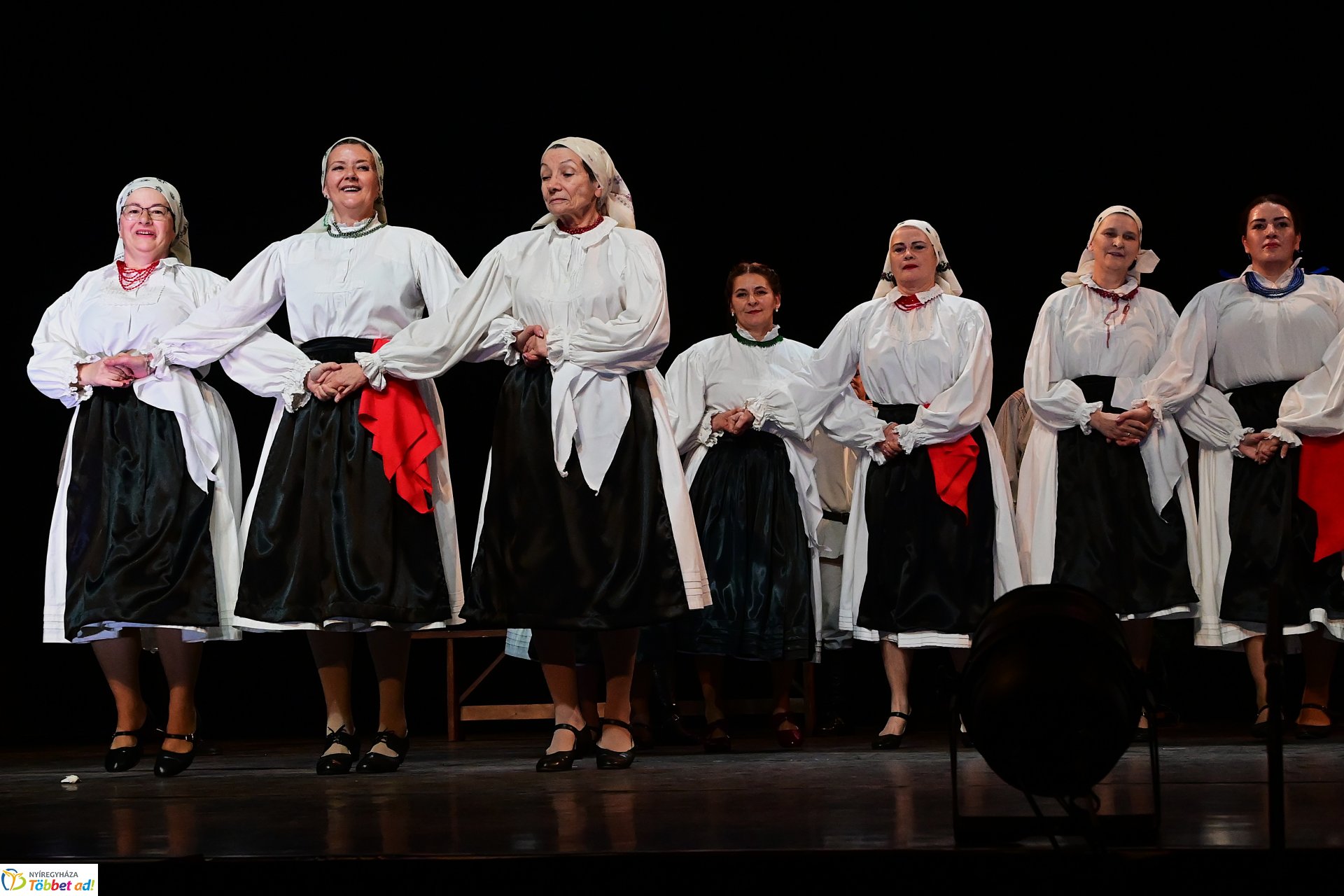 Velünk kerek az év - a Szabolcs Néptáncegyüttes karácsonyi gálaműsora