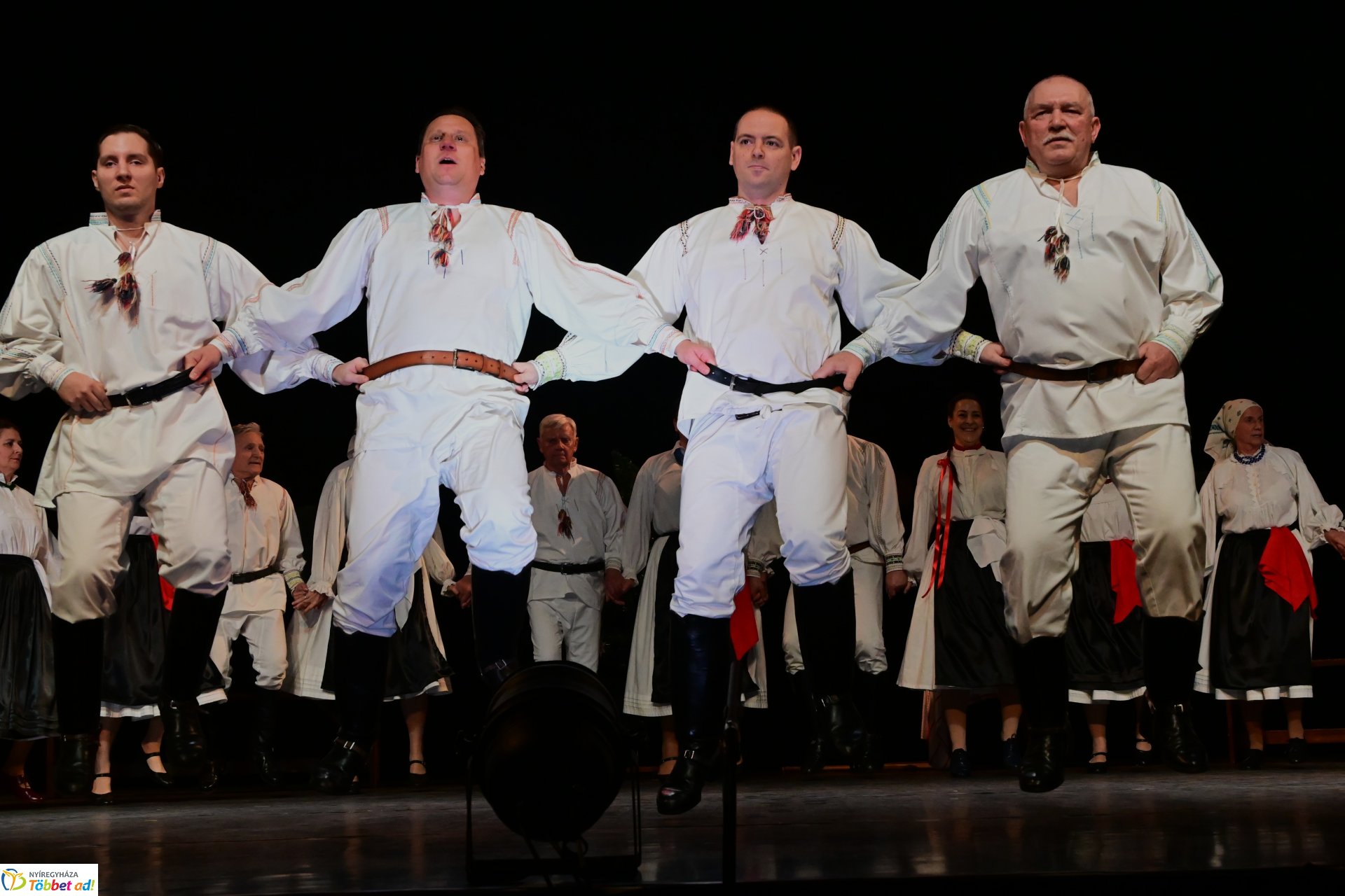 Velünk kerek az év - a Szabolcs Néptáncegyüttes karácsonyi gálaműsora