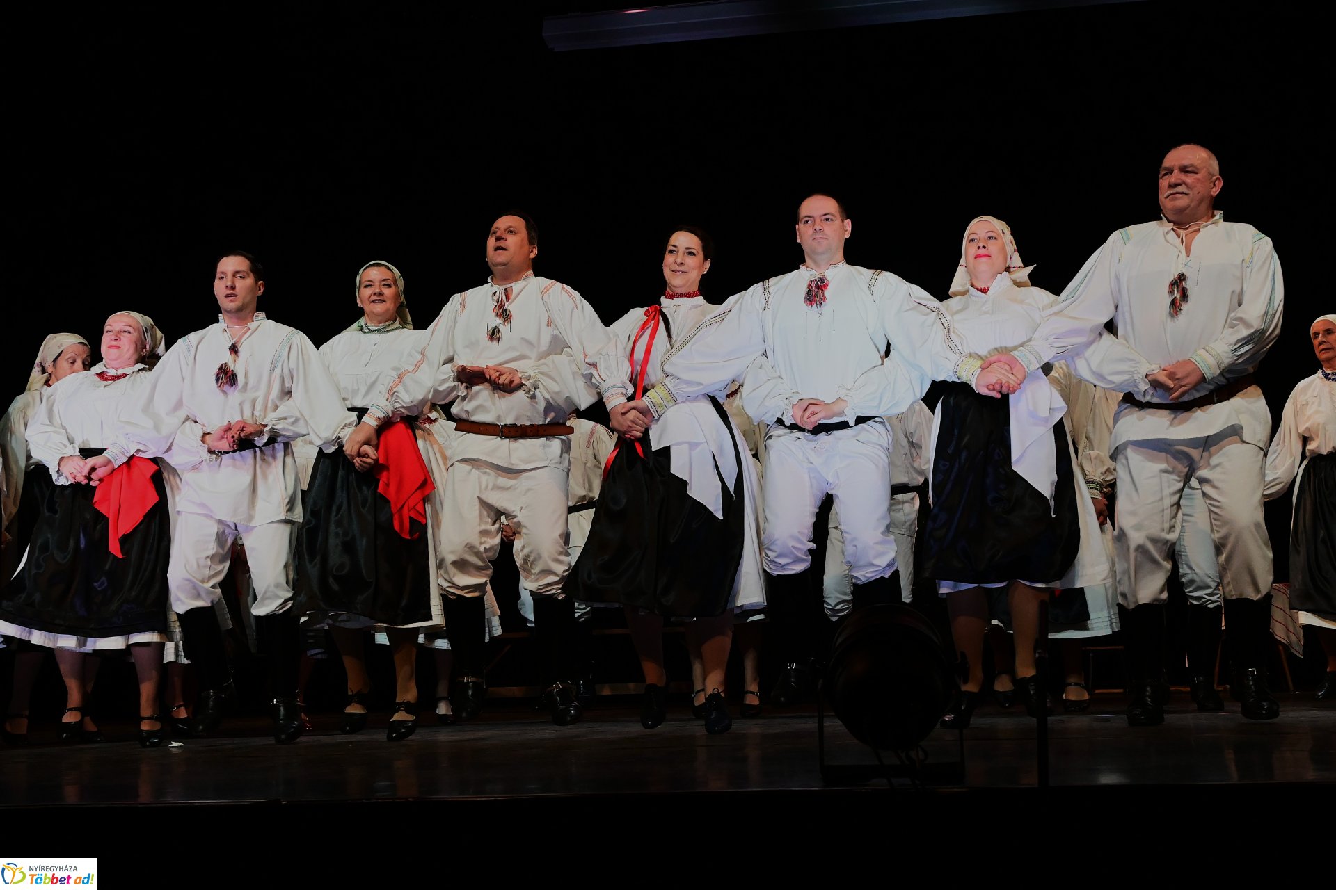 Velünk kerek az év - a Szabolcs Néptáncegyüttes karácsonyi gálaműsora