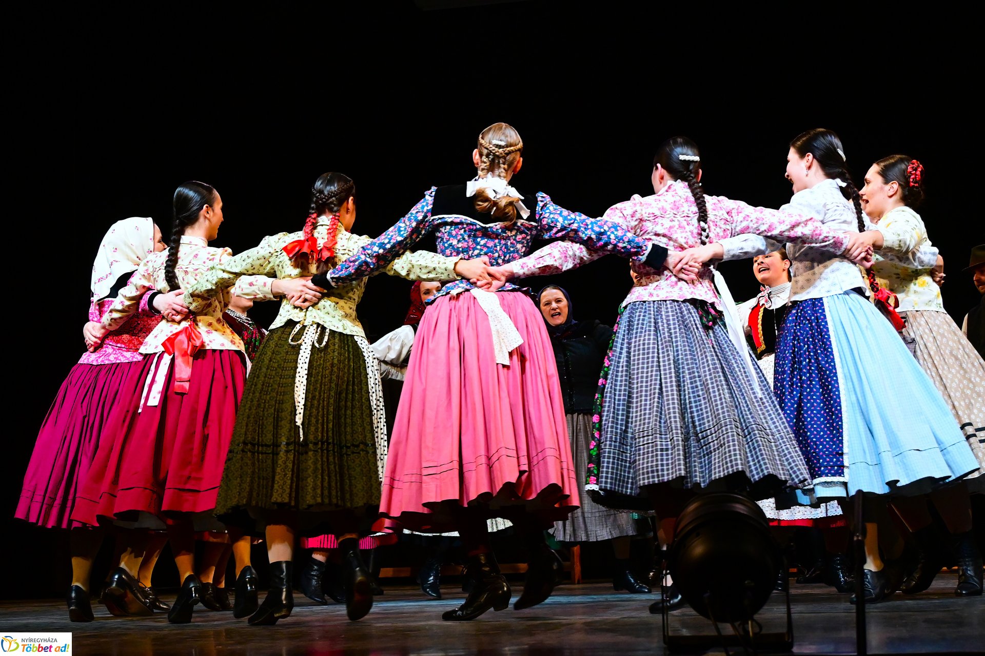 Velünk kerek az év - a Szabolcs Néptáncegyüttes karácsonyi gálaműsora