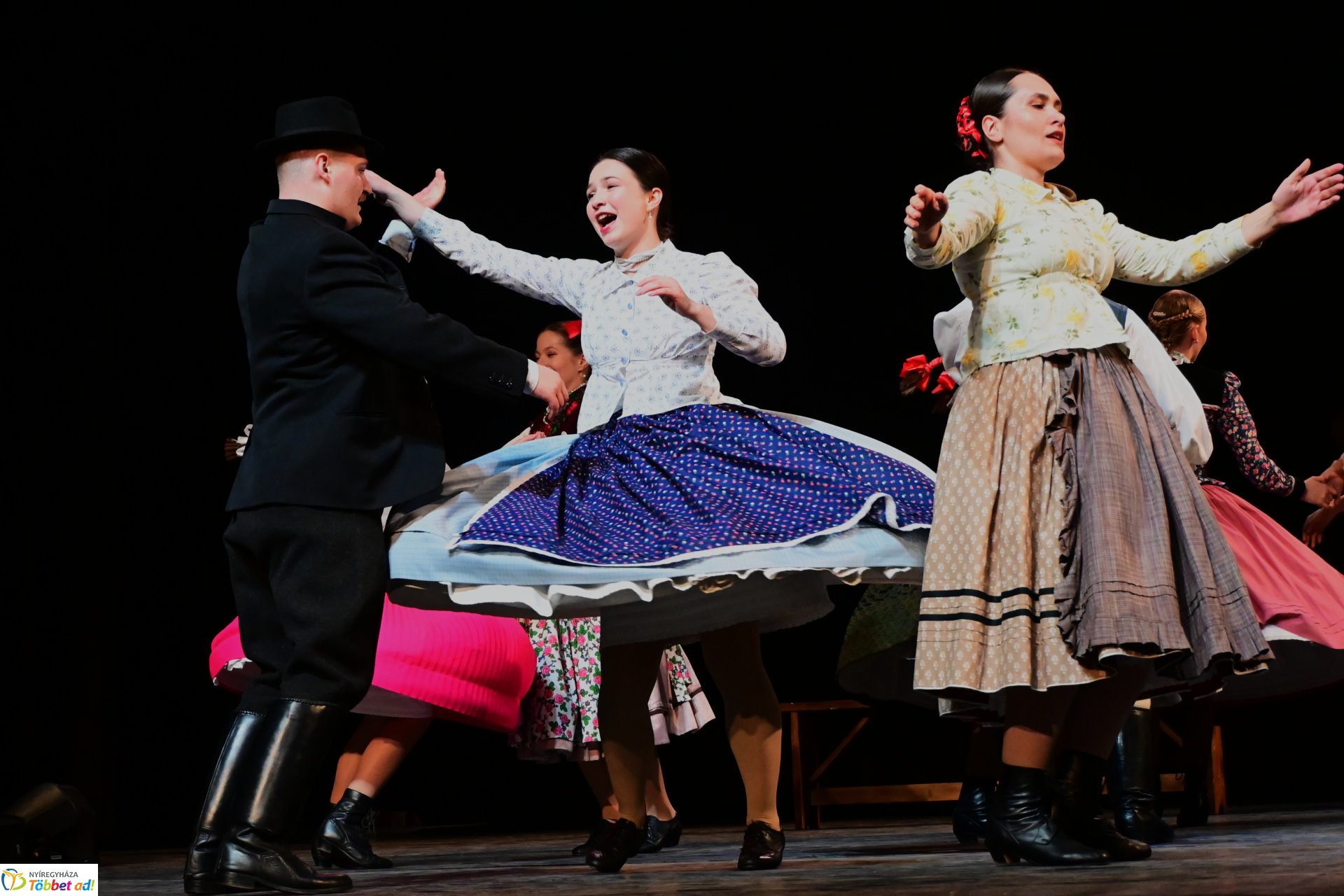 Velünk kerek az év - a Szabolcs Néptáncegyüttes karácsonyi gálaműsora