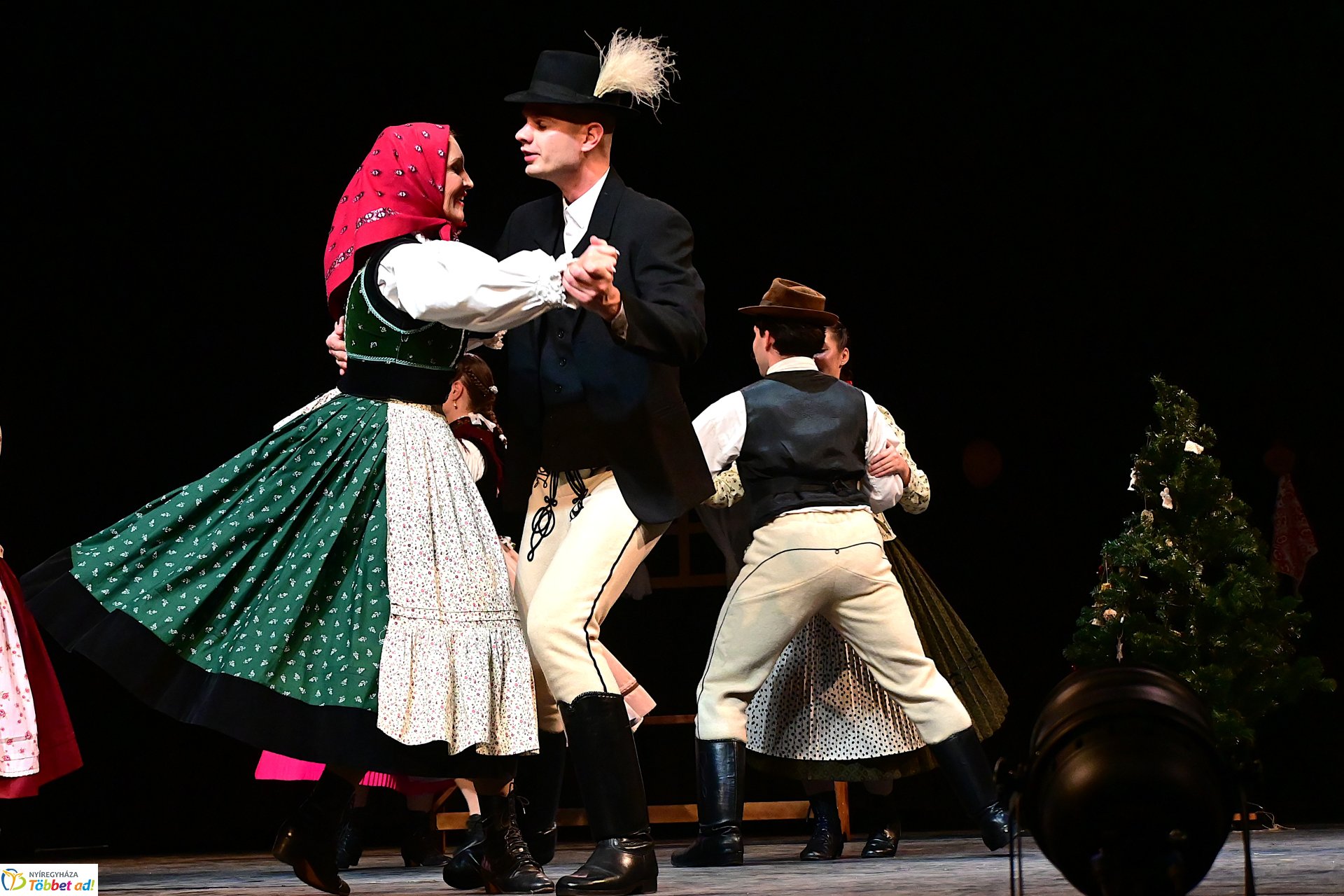 Velünk kerek az év - a Szabolcs Néptáncegyüttes karácsonyi gálaműsora