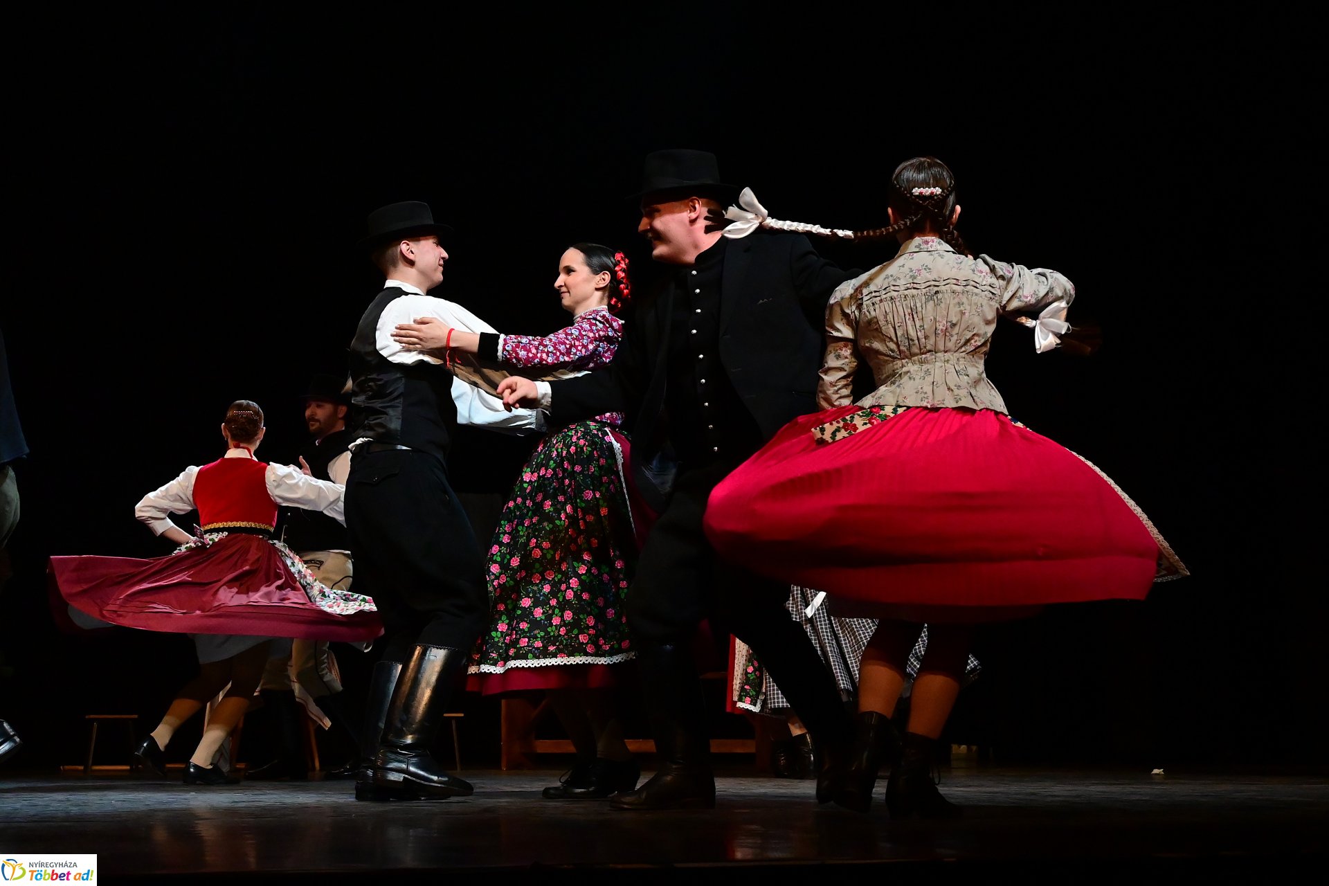 Velünk kerek az év - a Szabolcs Néptáncegyüttes karácsonyi gálaműsora