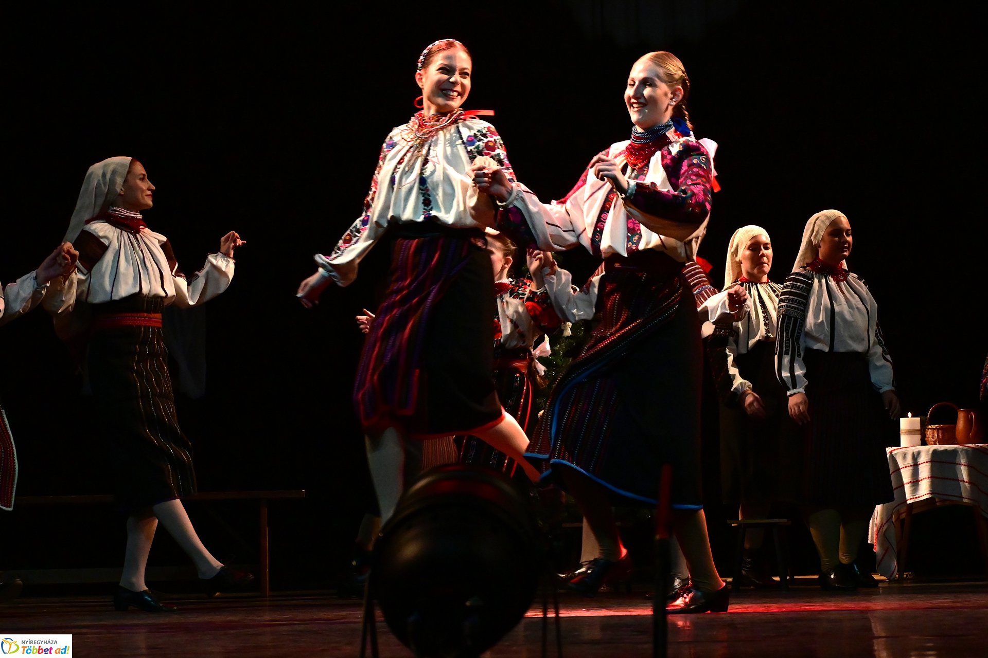 Velünk kerek az év - a Szabolcs Néptáncegyüttes karácsonyi gálaműsora