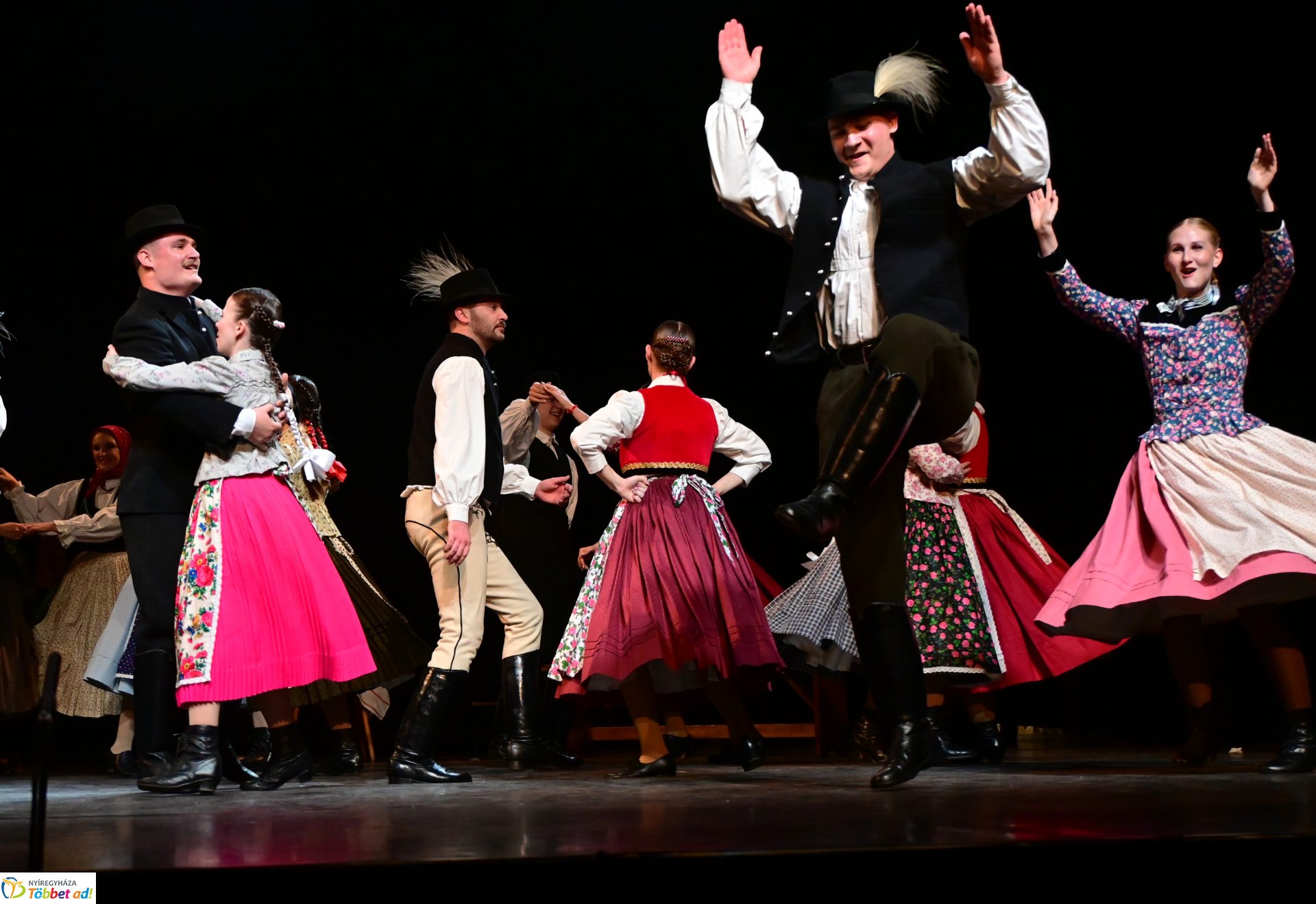 Velünk kerek az év - a Szabolcs Néptáncegyüttes karácsonyi gálaműsora