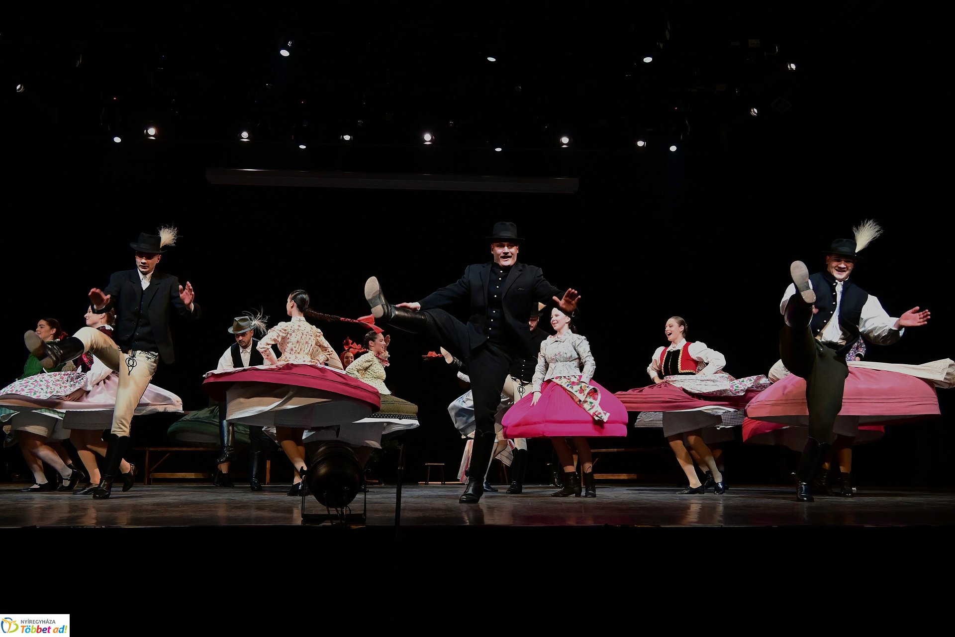 Velünk kerek az év - a Szabolcs Néptáncegyüttes karácsonyi gálaműsora