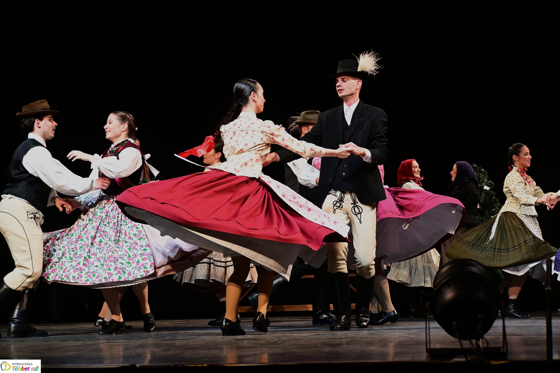 Velünk kerek az év - a Szabolcs Néptáncegyüttes karácsonyi gálaműsora