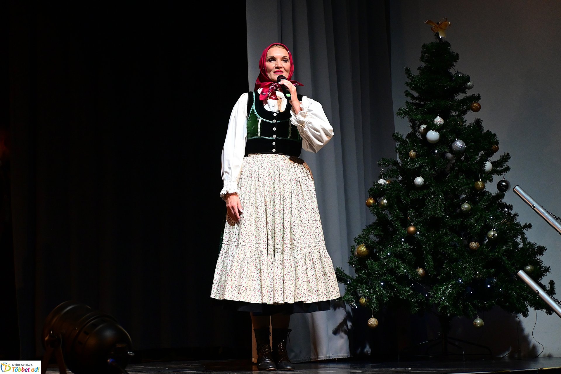 Velünk kerek az év - a Szabolcs Néptáncegyüttes karácsonyi gálaműsora