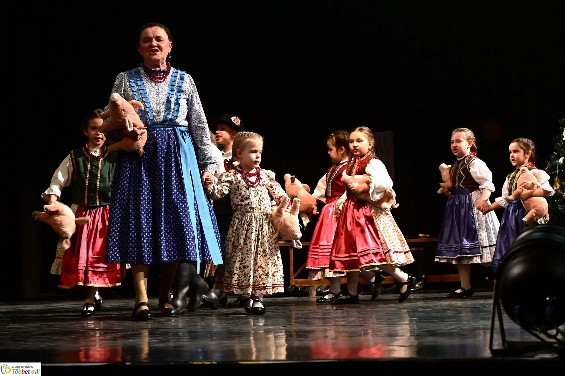 Velünk kerek az év - a Szabolcs Néptáncegyüttes karácsonyi gálaműsora