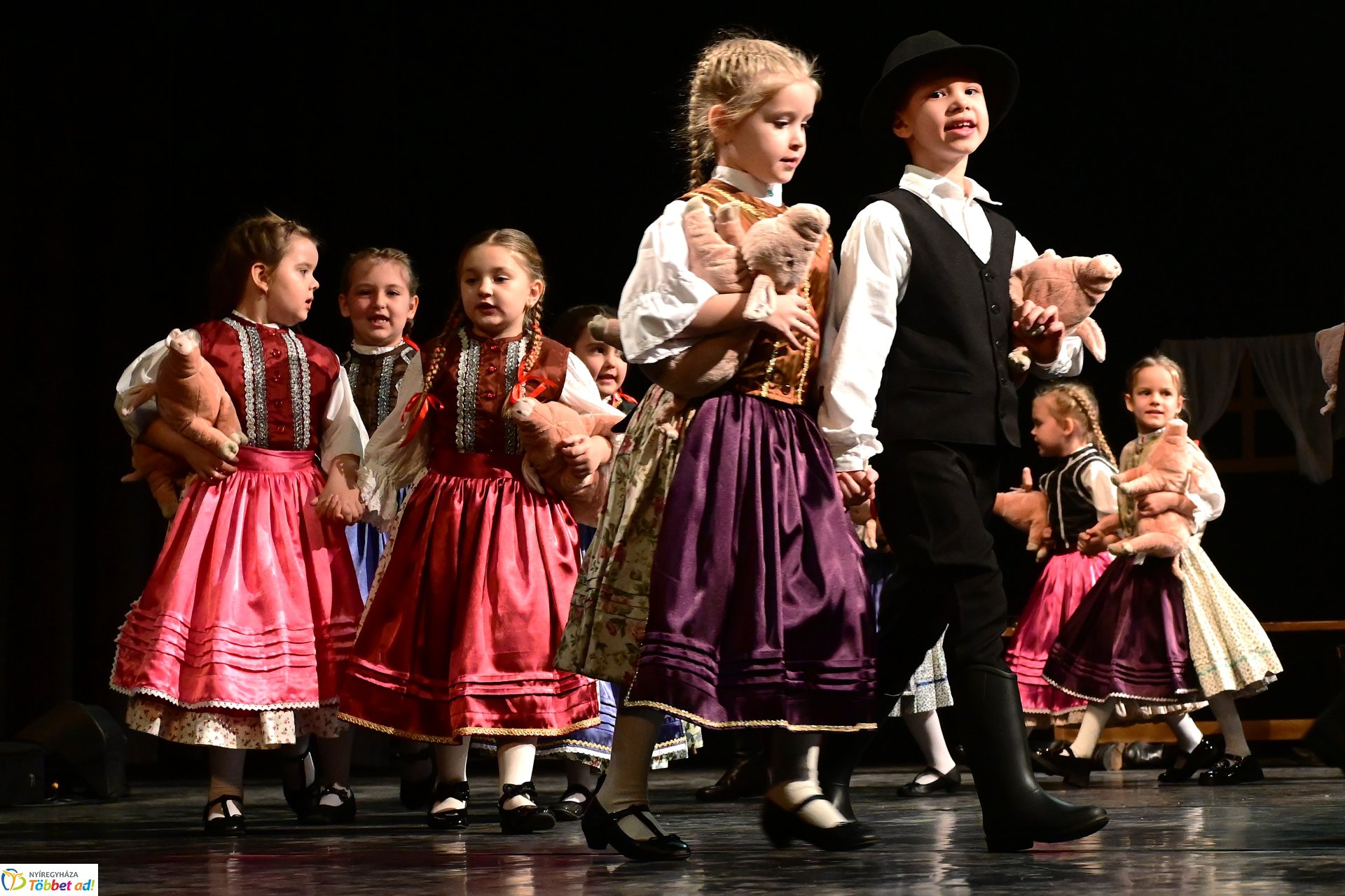 Velünk kerek az év - a Szabolcs Néptáncegyüttes karácsonyi gálaműsora