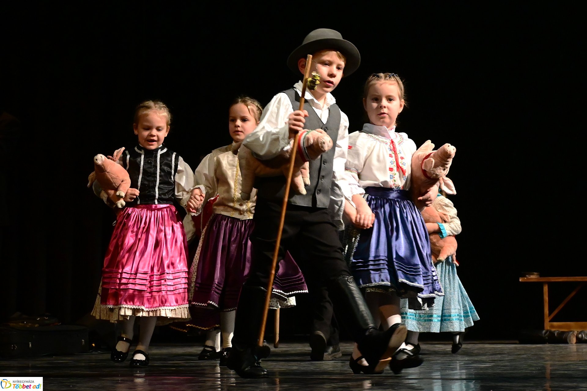 Velünk kerek az év - a Szabolcs Néptáncegyüttes karácsonyi gálaműsora