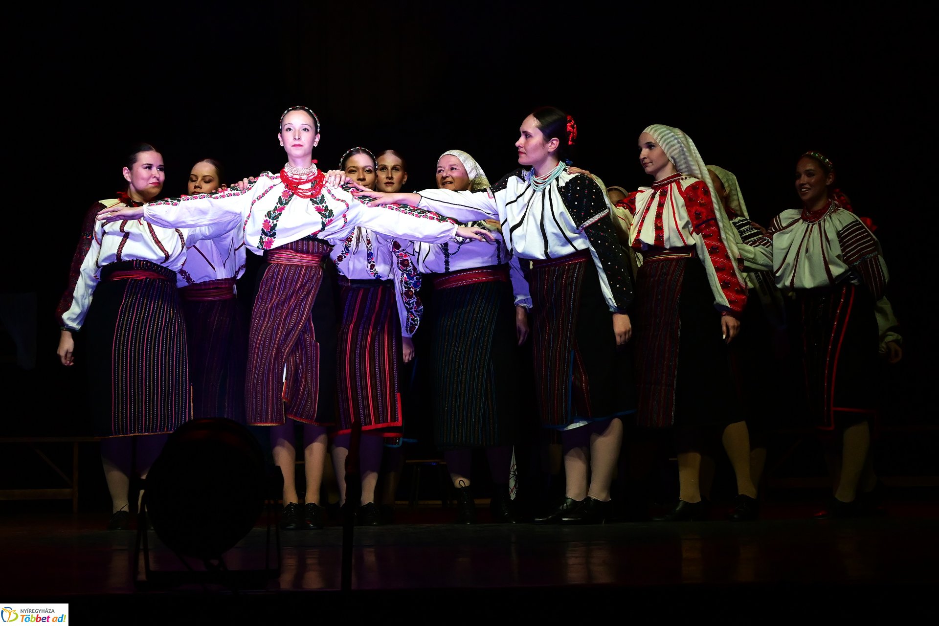 Velünk kerek az év - a Szabolcs Néptáncegyüttes karácsonyi gálaműsora