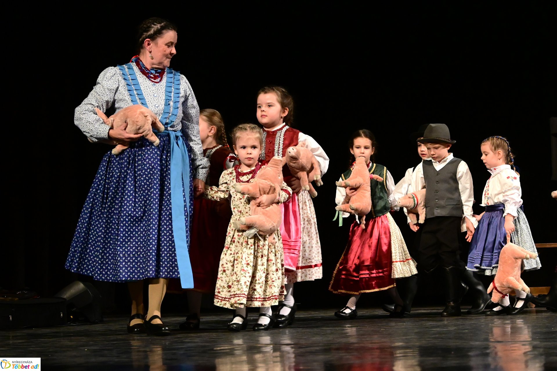 Velünk kerek az év - a Szabolcs Néptáncegyüttes karácsonyi gálaműsora