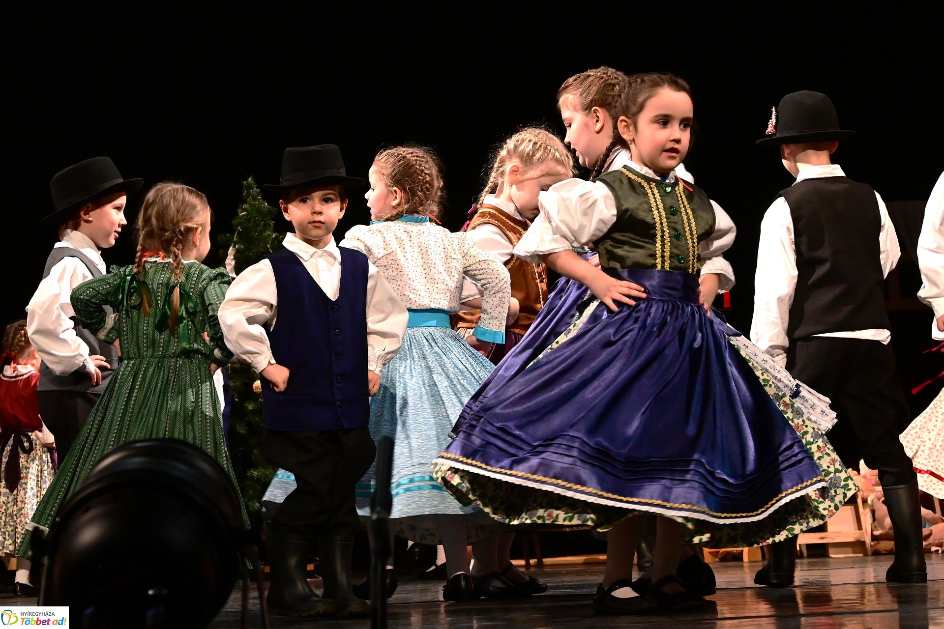 Velünk kerek az év - a Szabolcs Néptáncegyüttes karácsonyi gálaműsora