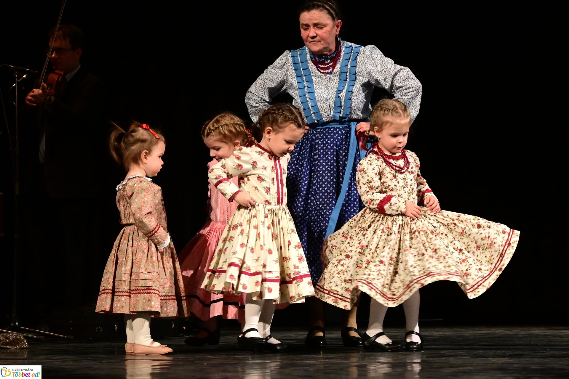 Velünk kerek az év - a Szabolcs Néptáncegyüttes karácsonyi gálaműsora