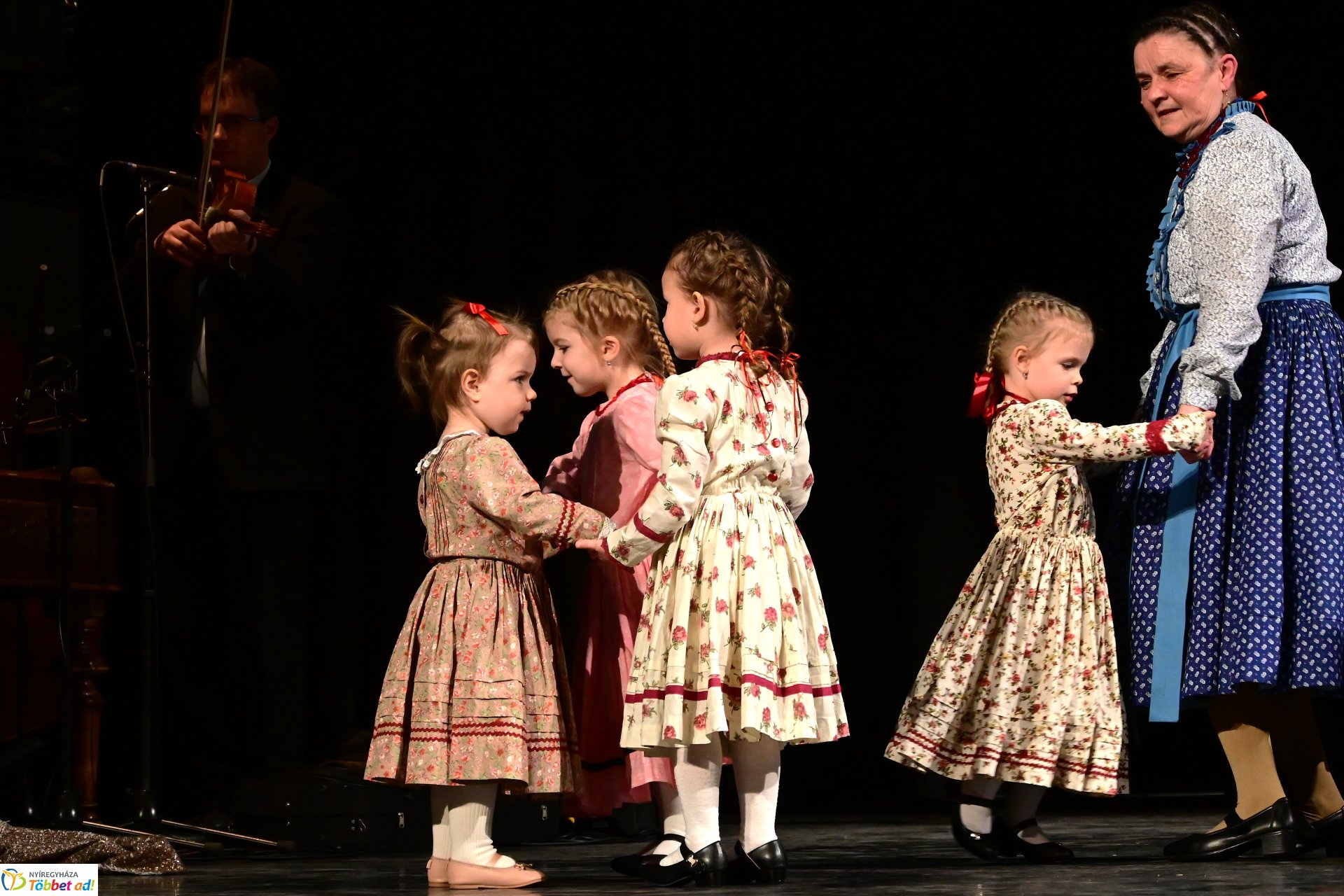 Velünk kerek az év - a Szabolcs Néptáncegyüttes karácsonyi gálaműsora