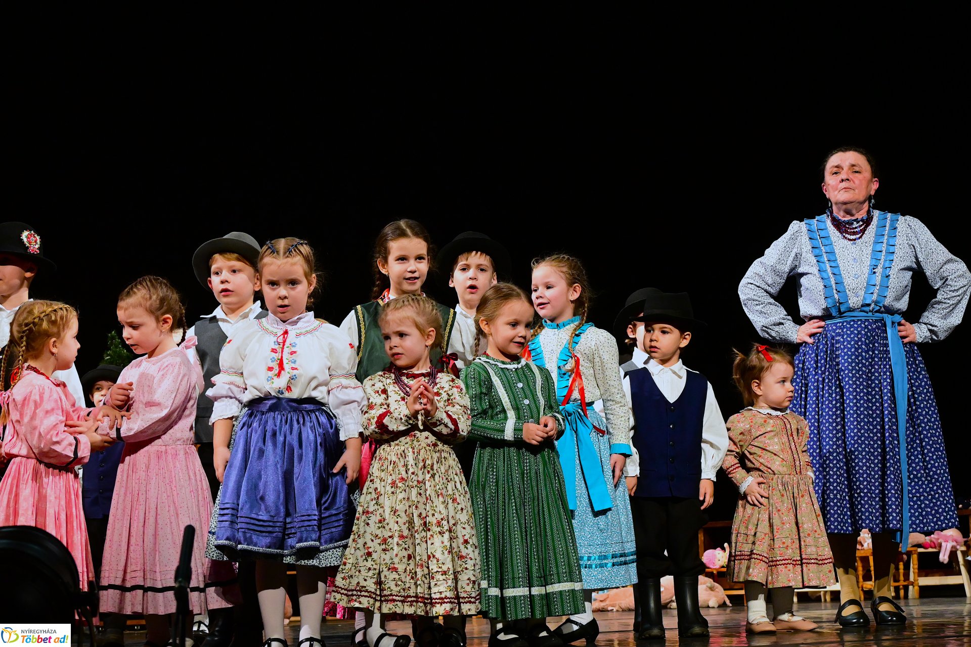 Velünk kerek az év - a Szabolcs Néptáncegyüttes karácsonyi gálaműsora