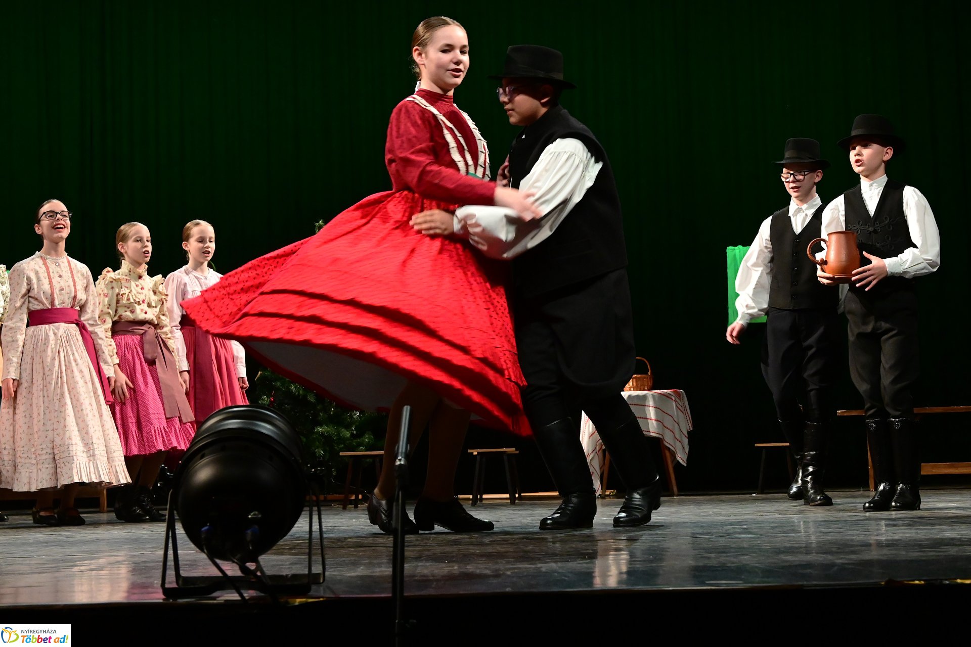 Velünk kerek az év - a Szabolcs Néptáncegyüttes karácsonyi gálaműsora