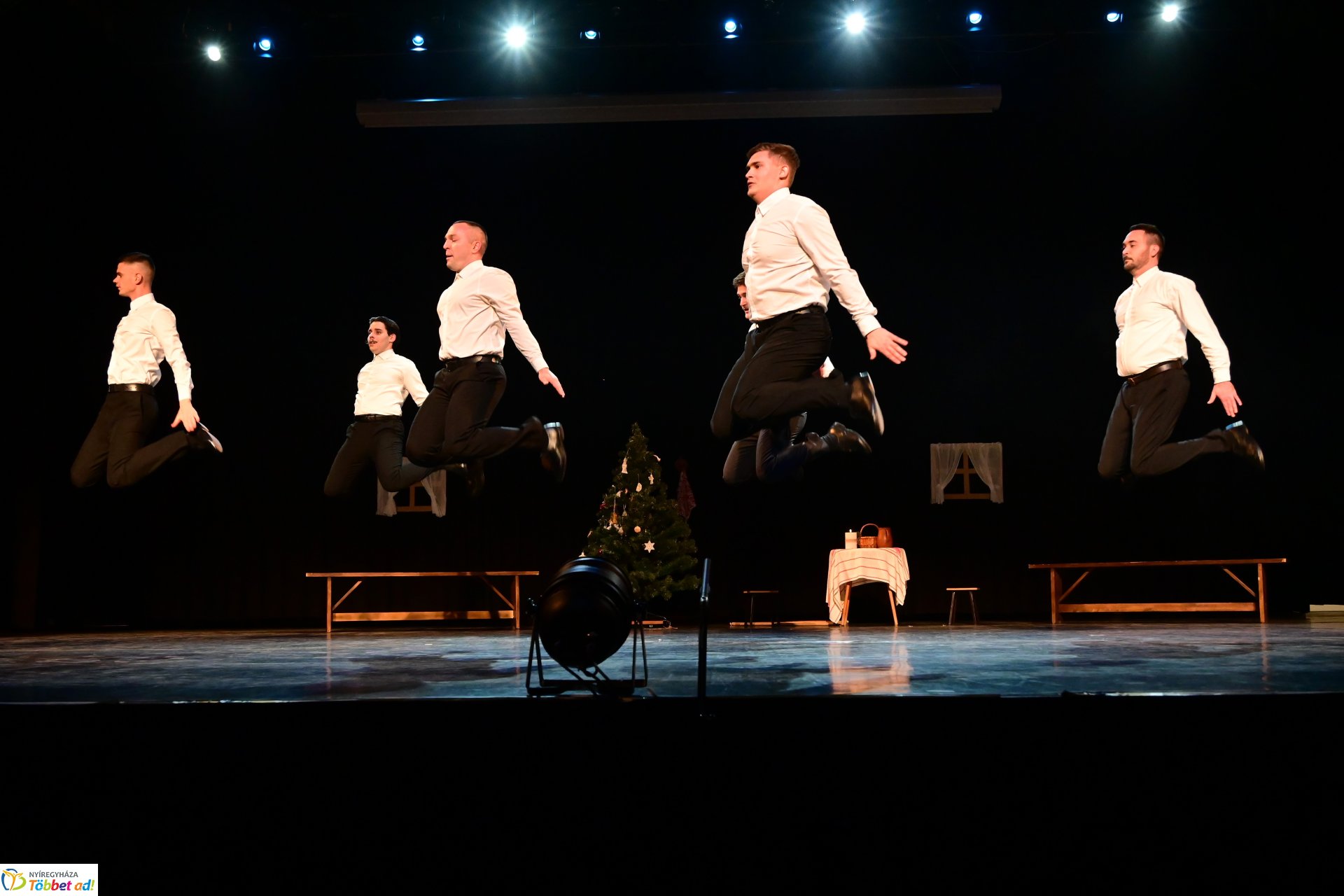 Velünk kerek az év - a Szabolcs Néptáncegyüttes karácsonyi gálaműsora