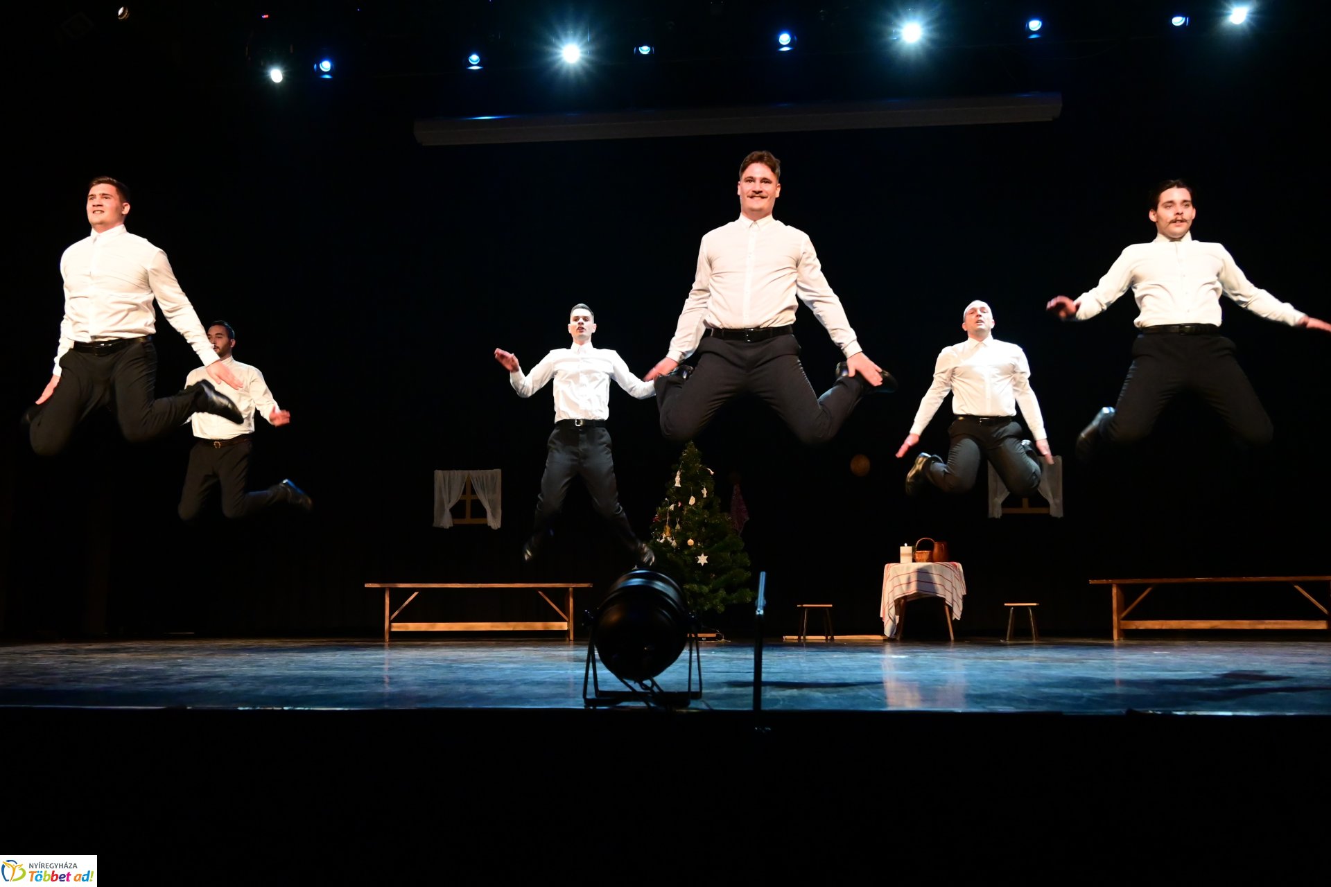 Velünk kerek az év - a Szabolcs Néptáncegyüttes karácsonyi gálaműsora