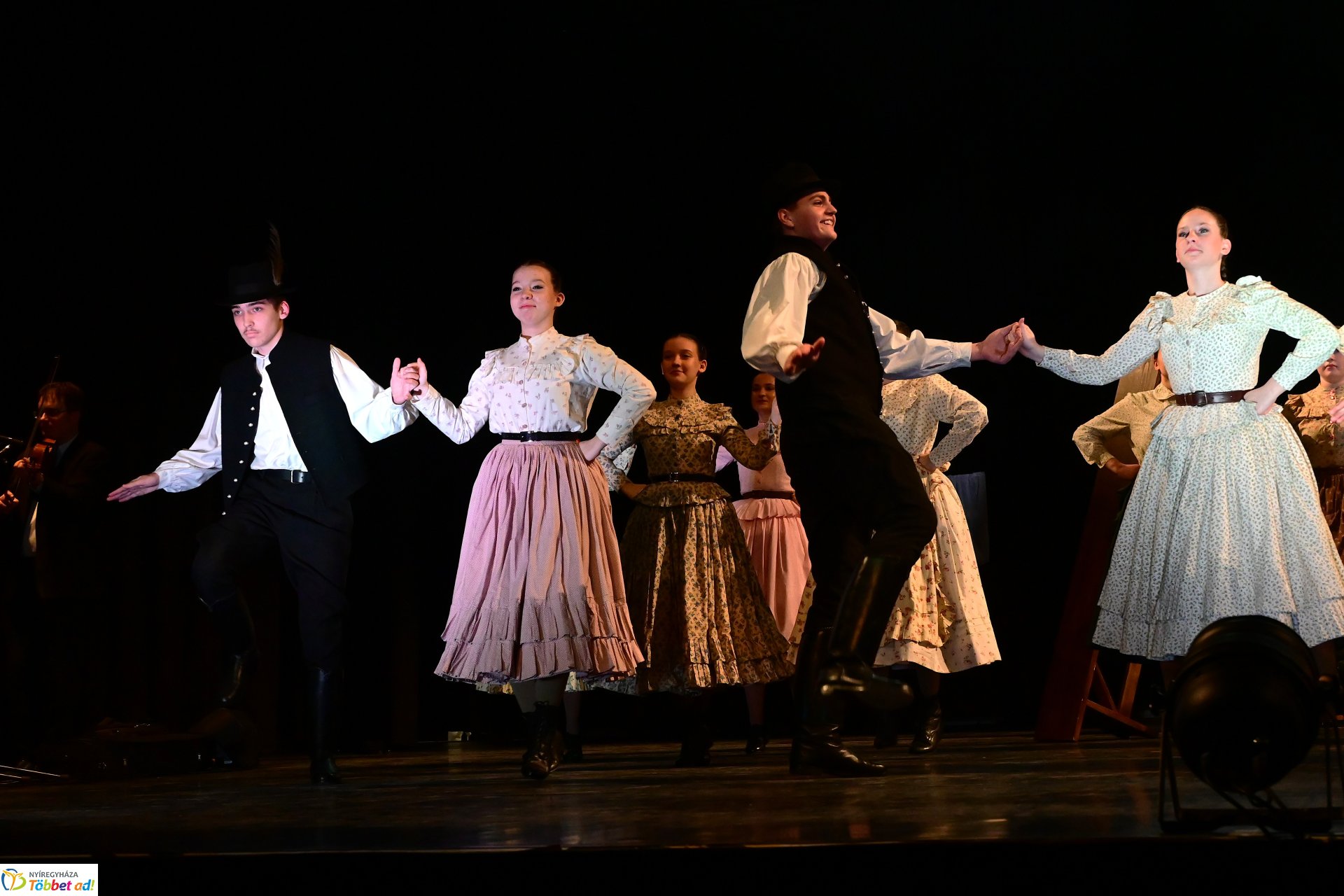 Velünk kerek az év - a Szabolcs Néptáncegyüttes karácsonyi gálaműsora