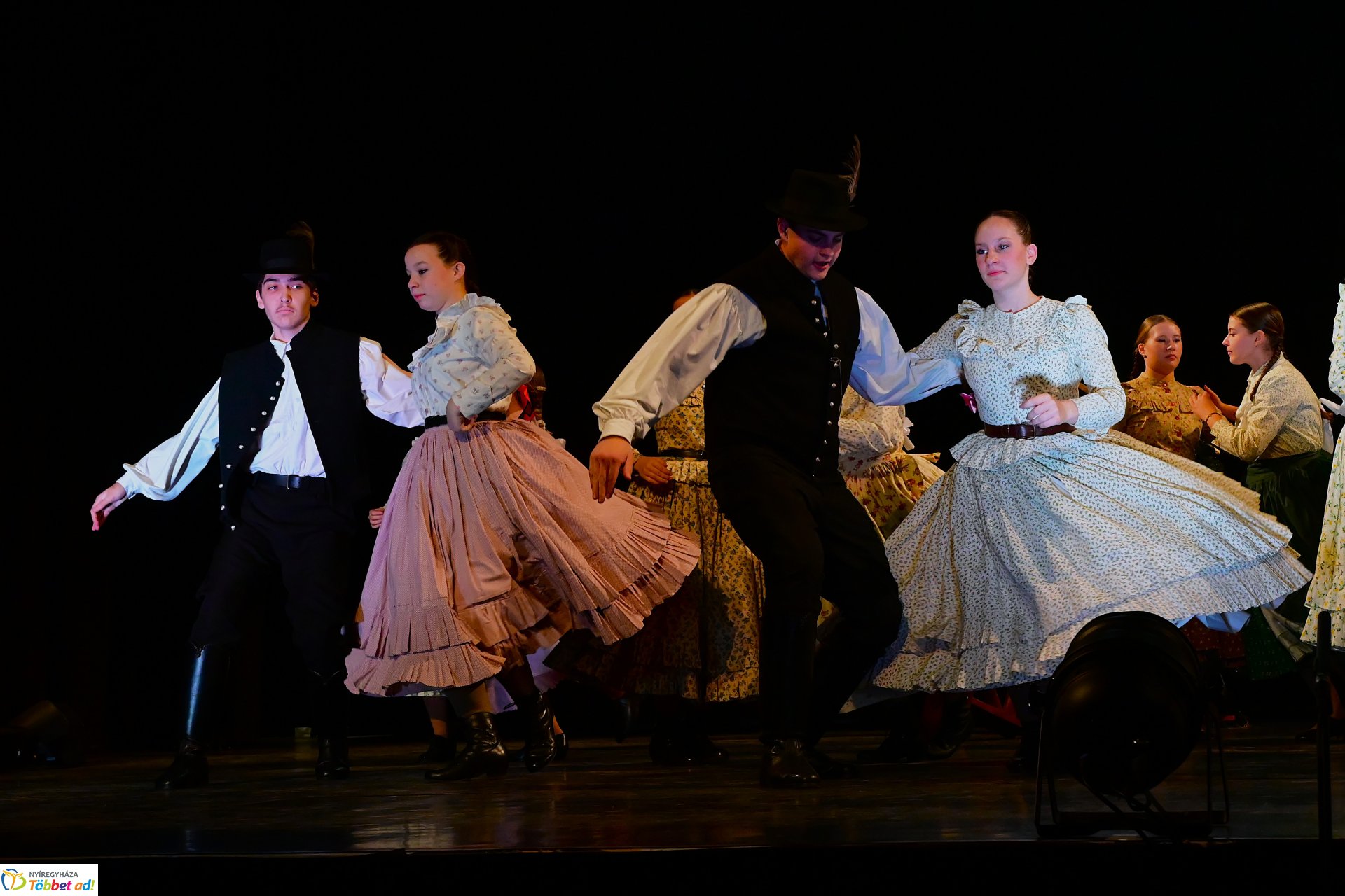 Velünk kerek az év - a Szabolcs Néptáncegyüttes karácsonyi gálaműsora