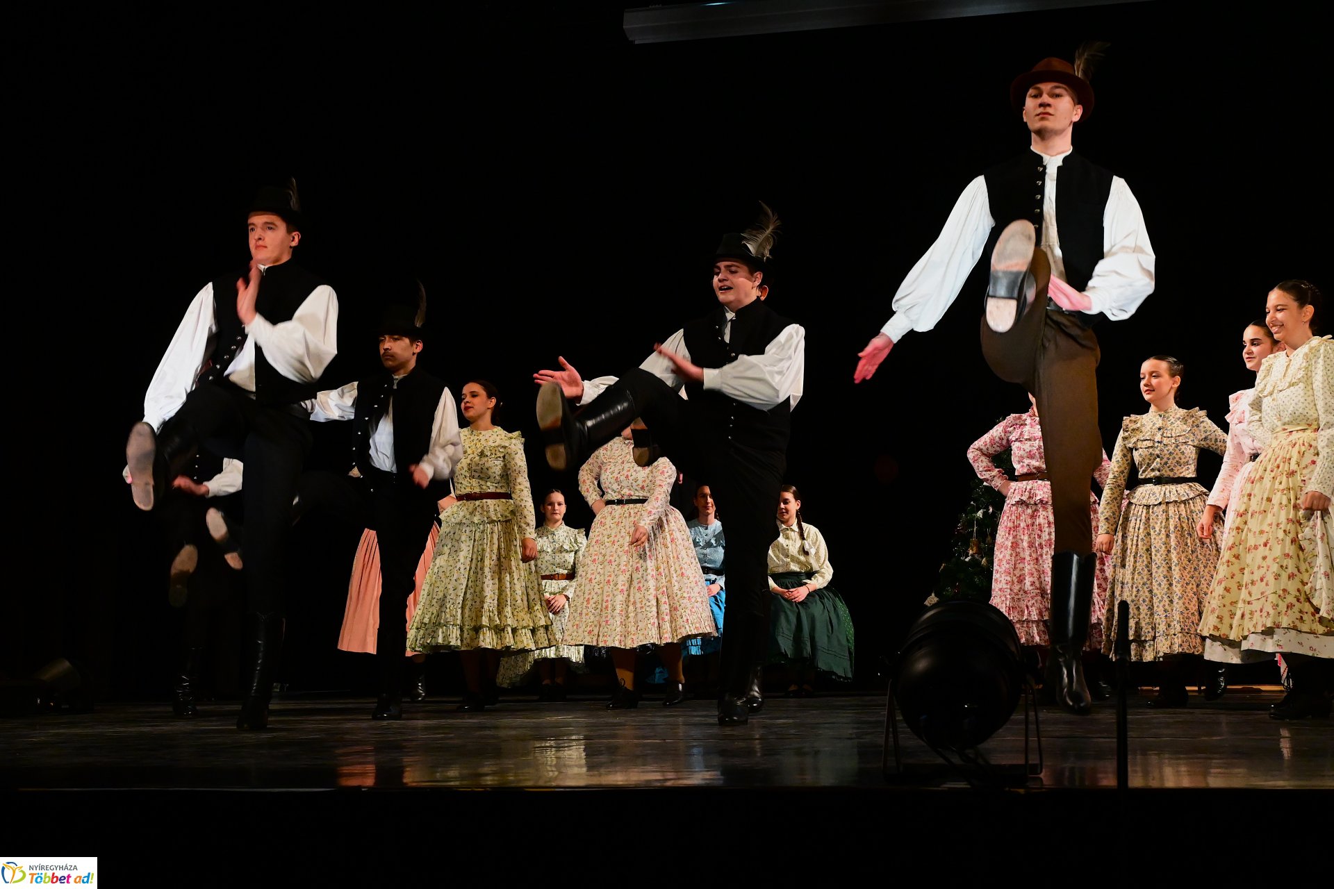 Velünk kerek az év - a Szabolcs Néptáncegyüttes karácsonyi gálaműsora