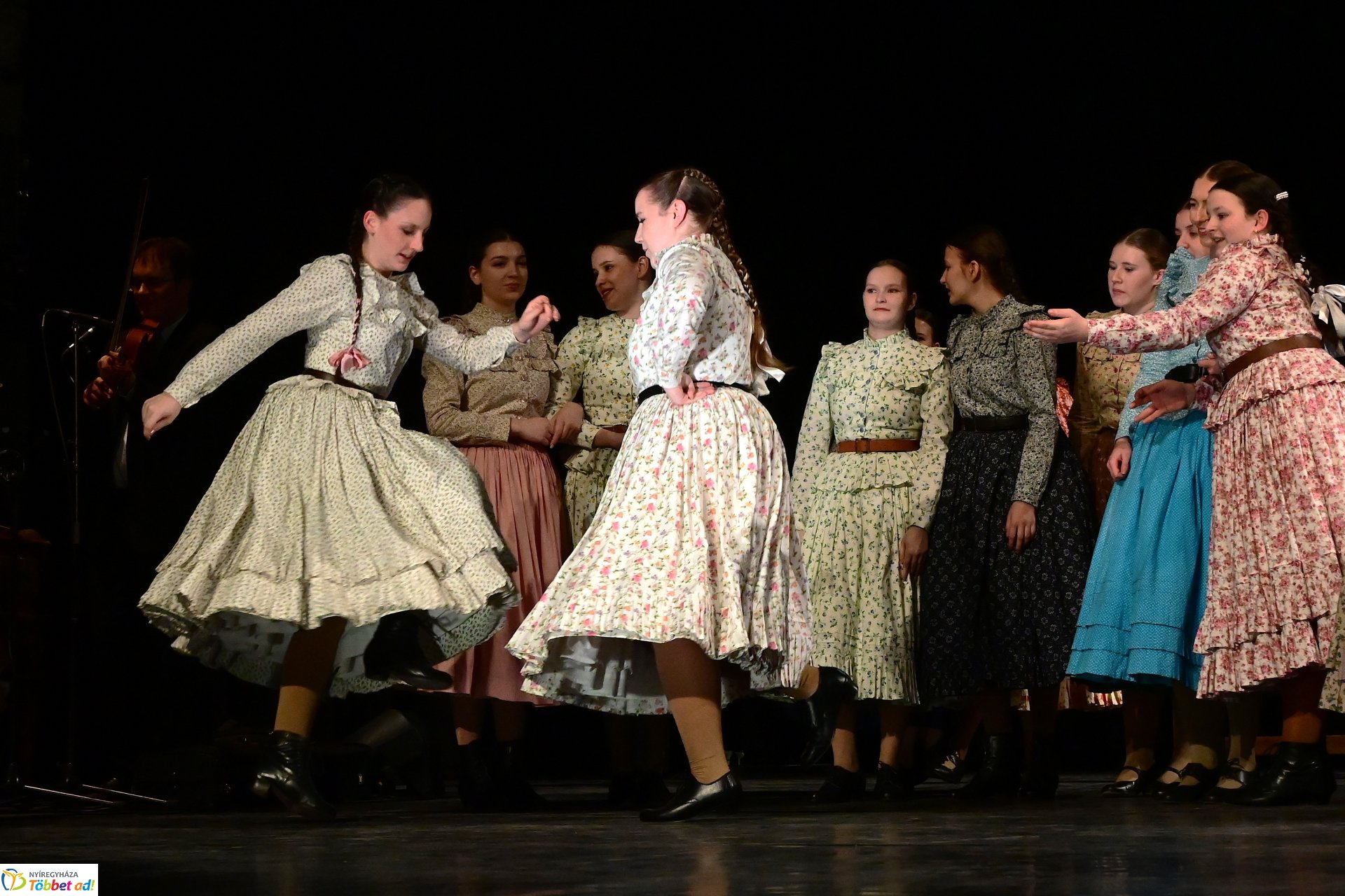 Velünk kerek az év - a Szabolcs Néptáncegyüttes karácsonyi gálaműsora