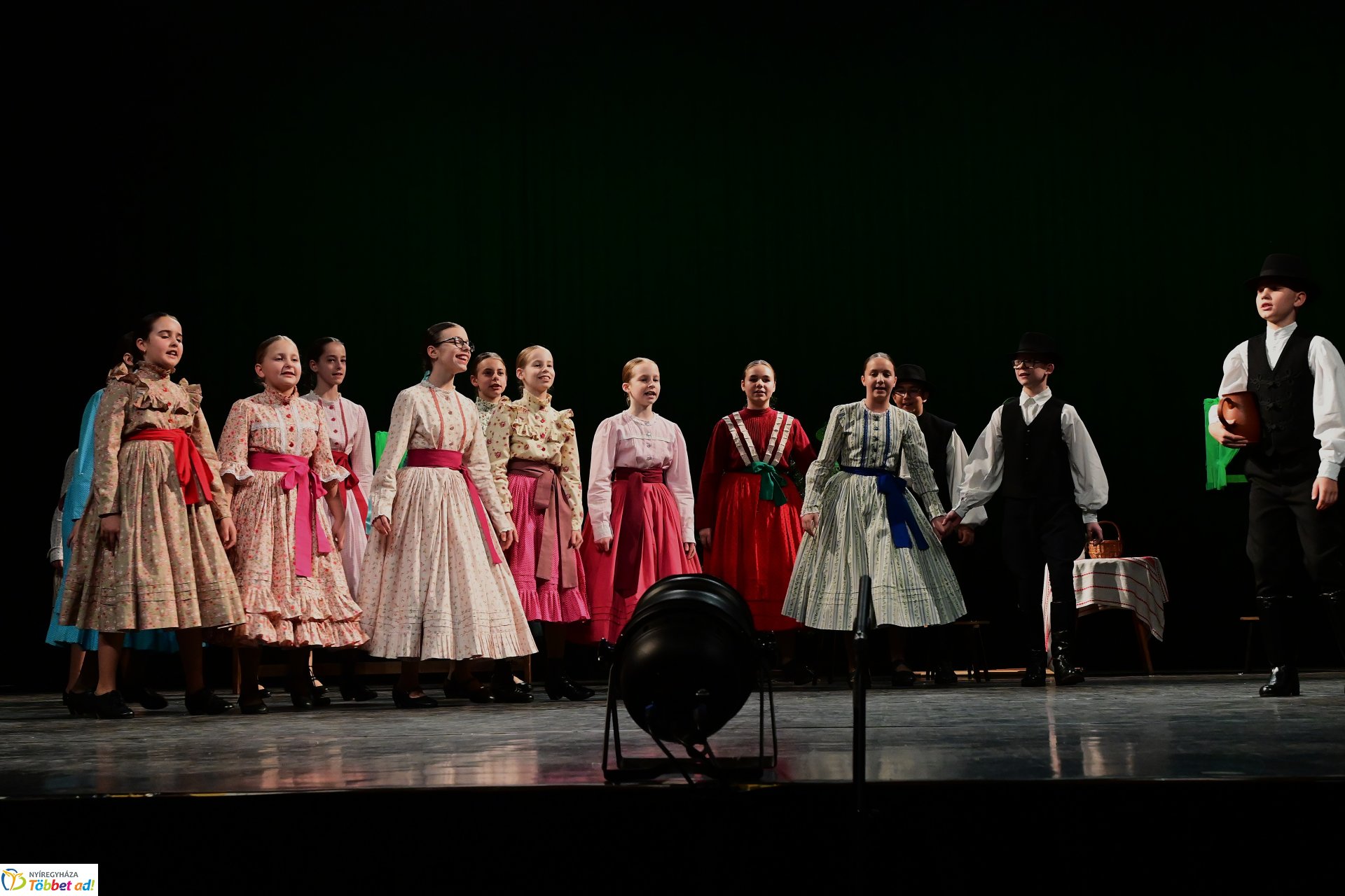 Velünk kerek az év - a Szabolcs Néptáncegyüttes karácsonyi gálaműsora