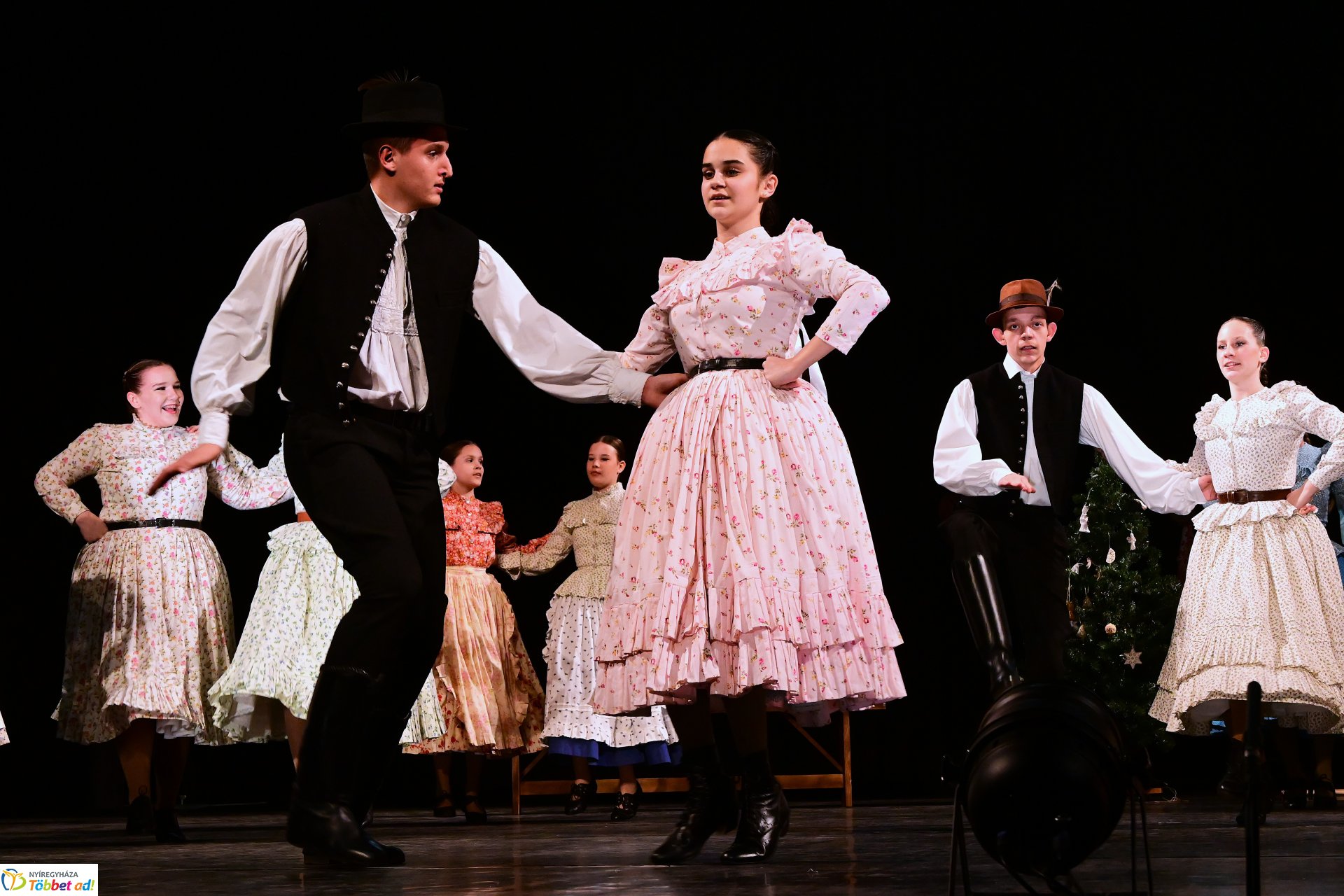 Velünk kerek az év - a Szabolcs Néptáncegyüttes karácsonyi gálaműsora