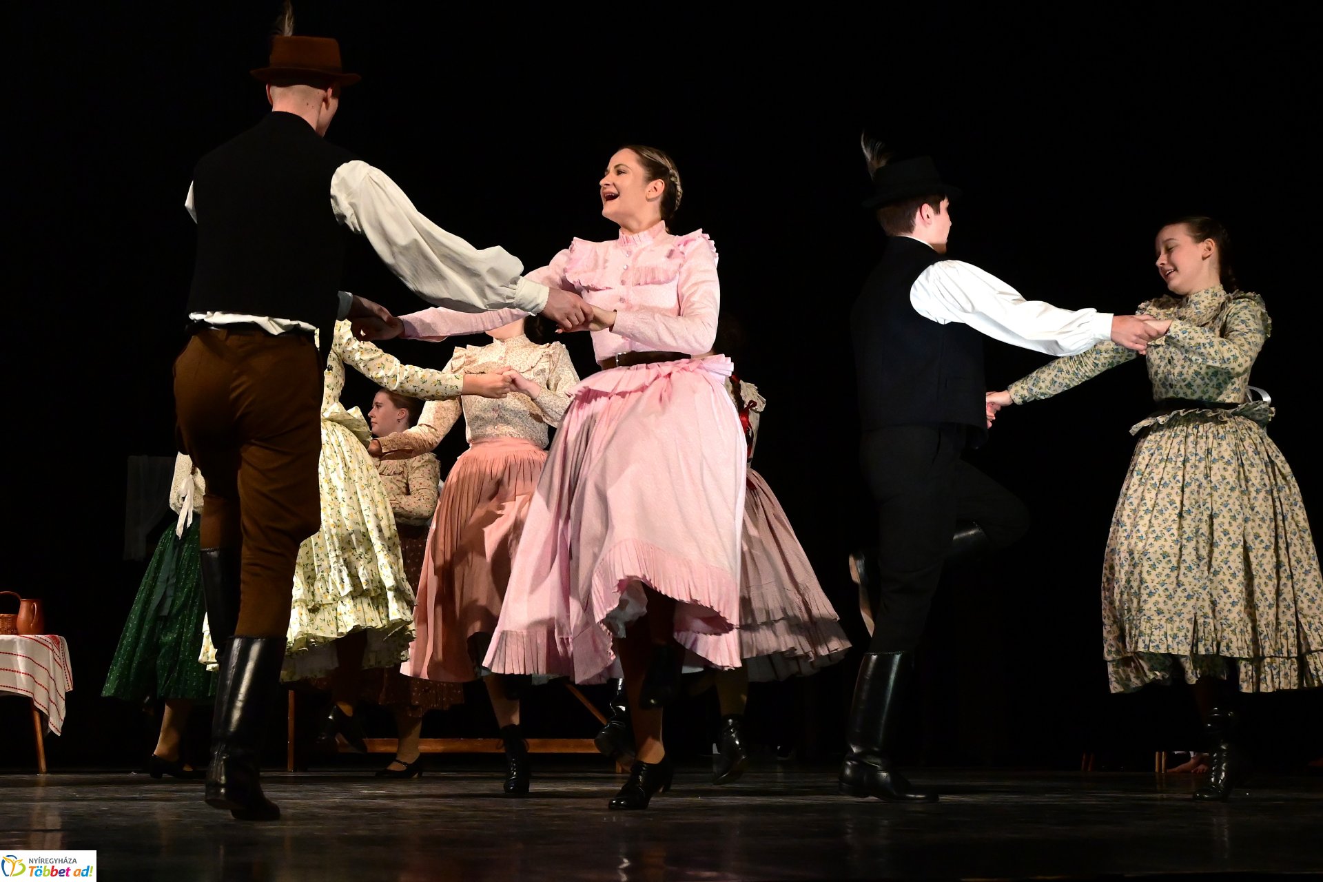 Velünk kerek az év - a Szabolcs Néptáncegyüttes karácsonyi gálaműsora