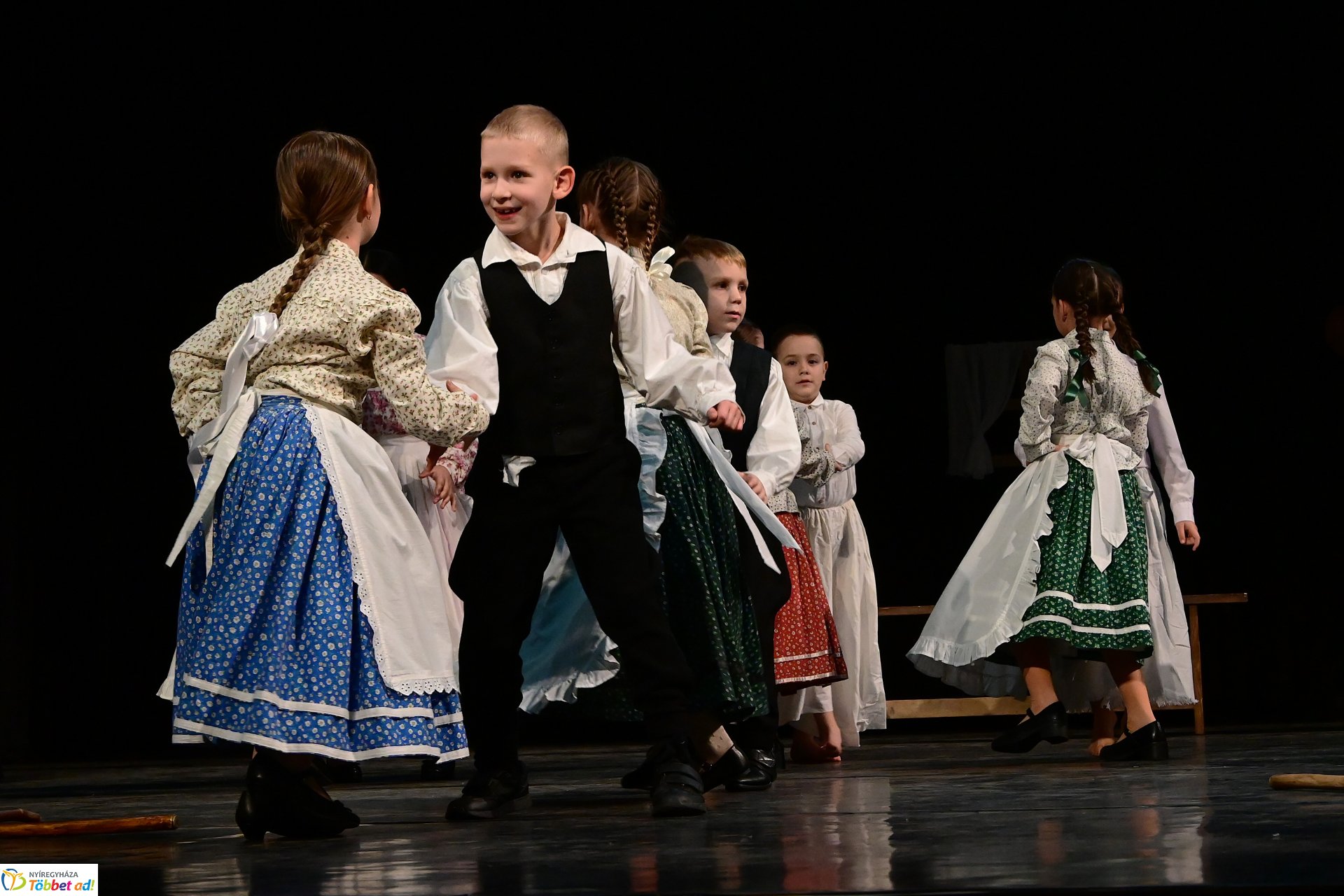 Velünk kerek az év - a Szabolcs Néptáncegyüttes karácsonyi gálaműsora