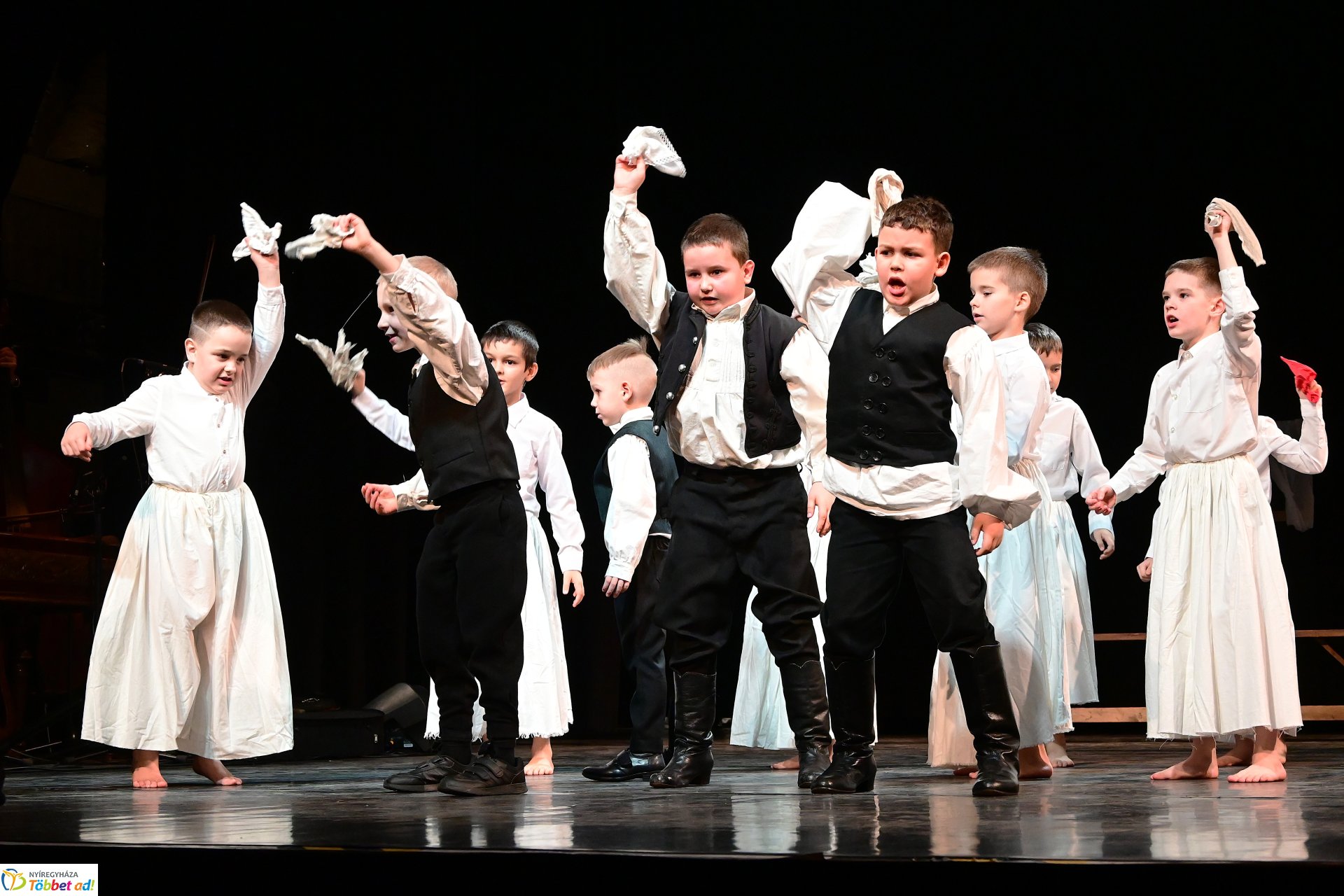 Velünk kerek az év - a Szabolcs Néptáncegyüttes karácsonyi gálaműsora