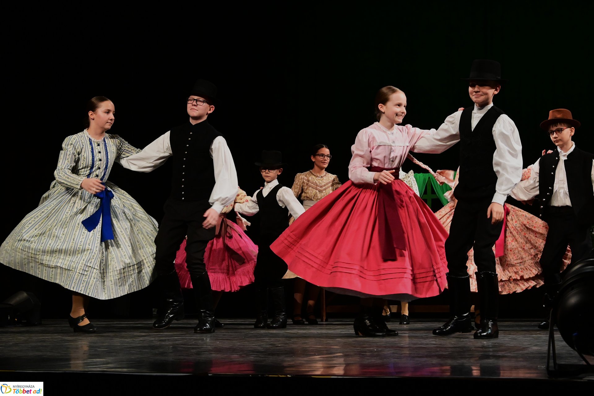 Velünk kerek az év - a Szabolcs Néptáncegyüttes karácsonyi gálaműsora