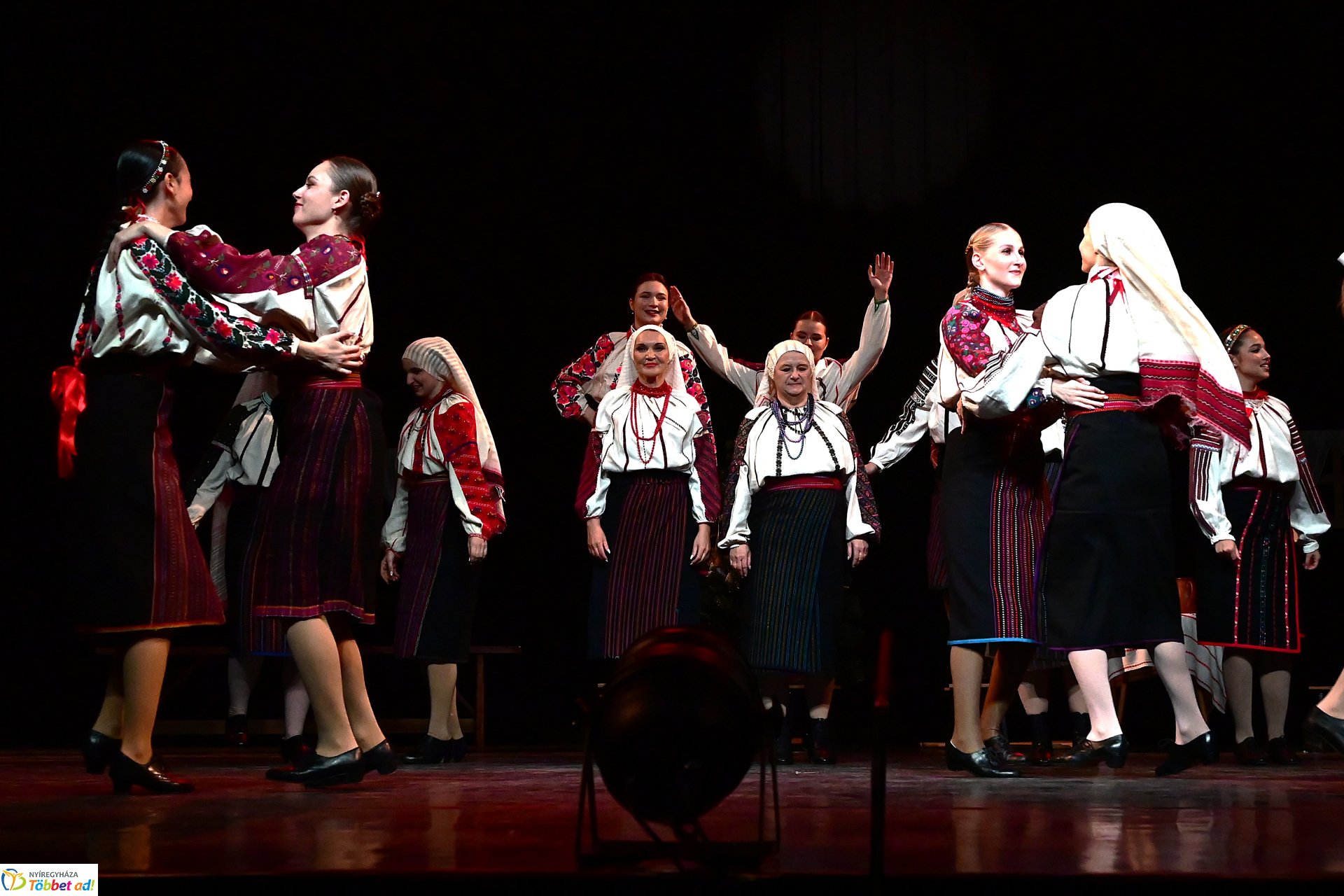 Velünk kerek az év - a Szabolcs Néptáncegyüttes karácsonyi gálaműsora