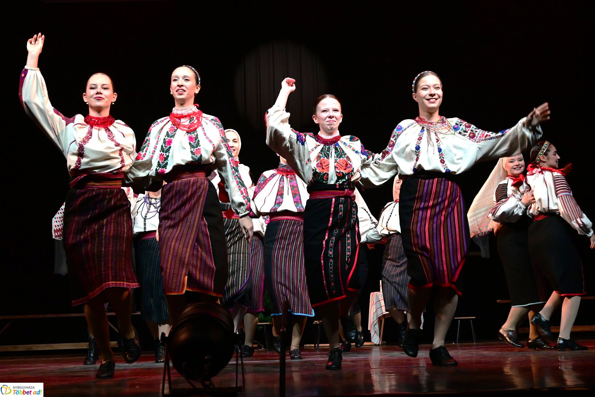 Velünk kerek az év - a Szabolcs Néptáncegyüttes karácsonyi gálaműsora