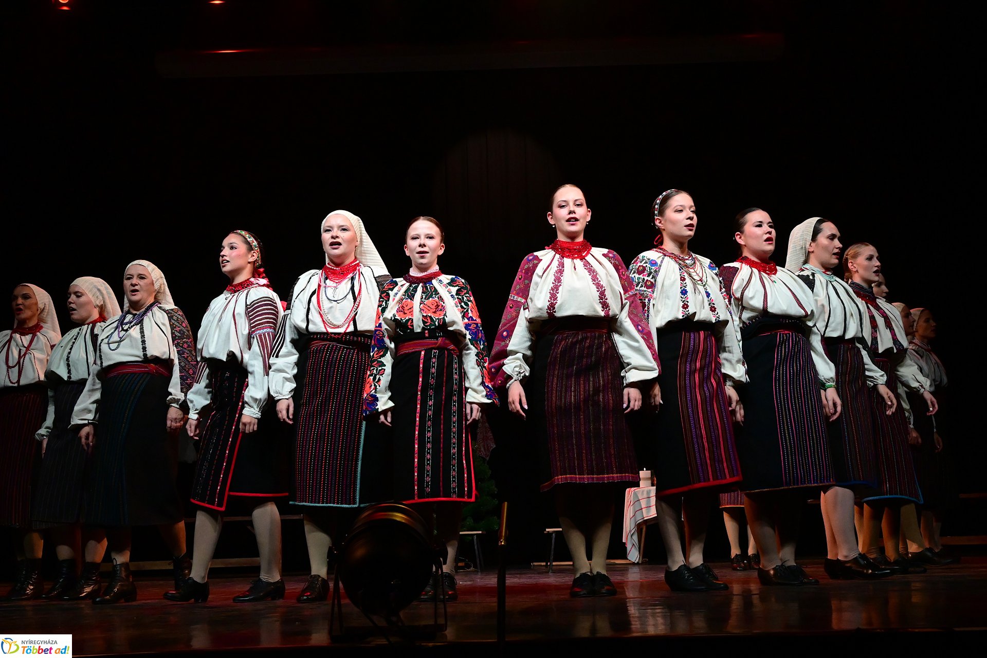 Velünk kerek az év - a Szabolcs Néptáncegyüttes karácsonyi gálaműsora