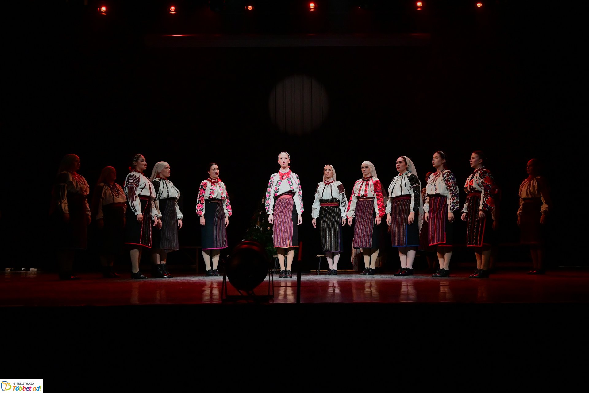 Velünk kerek az év - a Szabolcs Néptáncegyüttes karácsonyi gálaműsora