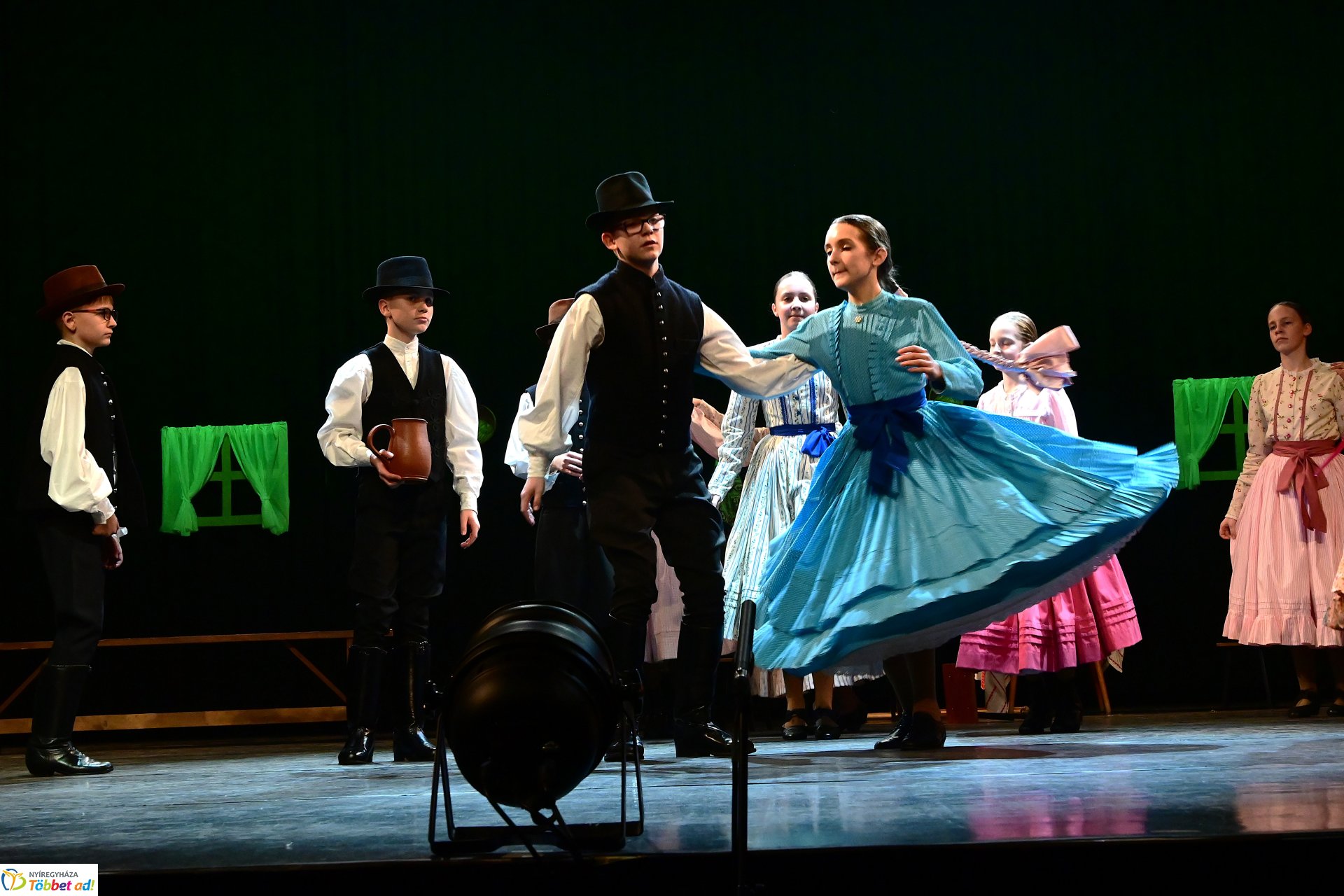 Velünk kerek az év - a Szabolcs Néptáncegyüttes karácsonyi gálaműsora