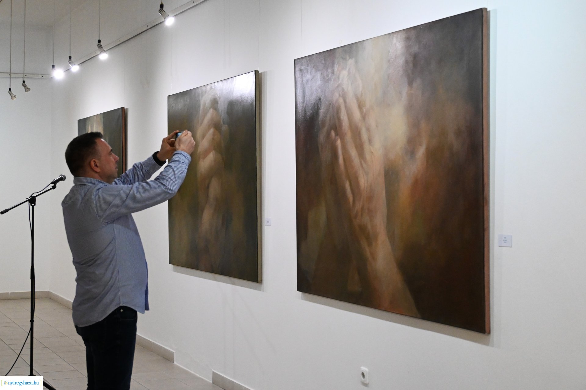 Verebes György kiállításának megnyitója a Városi Galériában