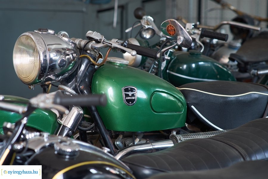 Veterán motor gyűjtemény