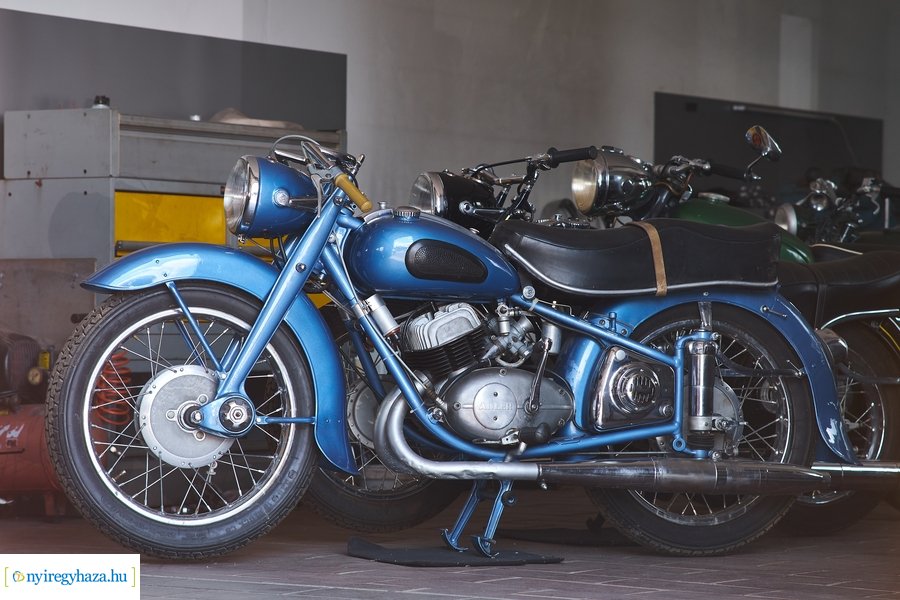 Veterán motor gyűjtemény