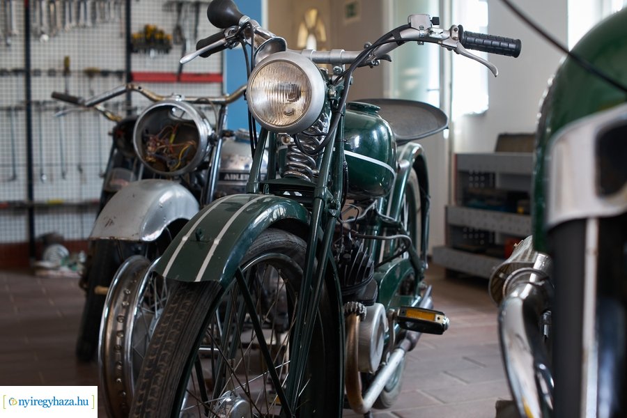 Veterán motor gyűjtemény