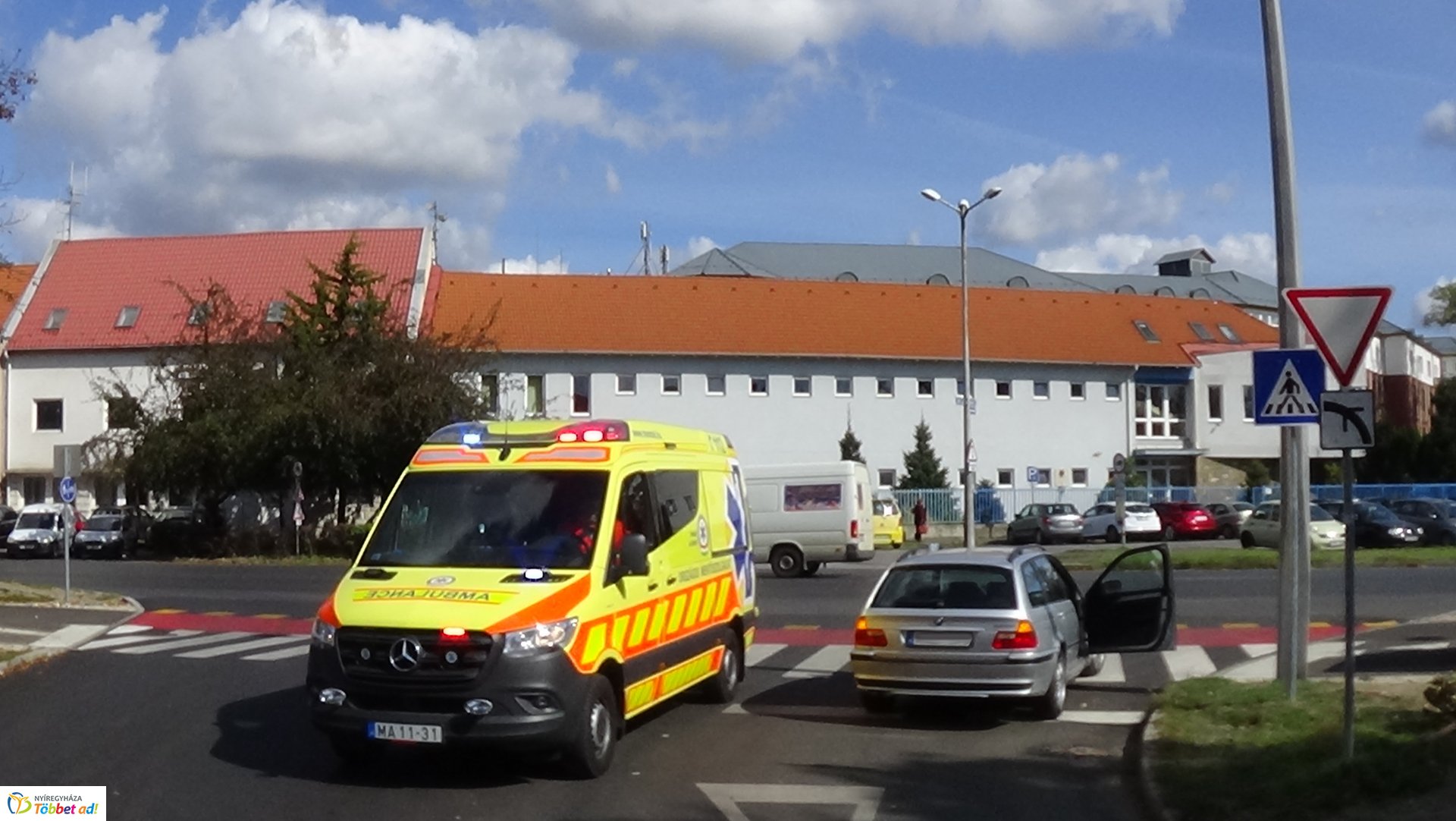 Vezetés közben lett rosszul egy sofőr a Szent István utca és az Ady Endre utca csomópontjánál