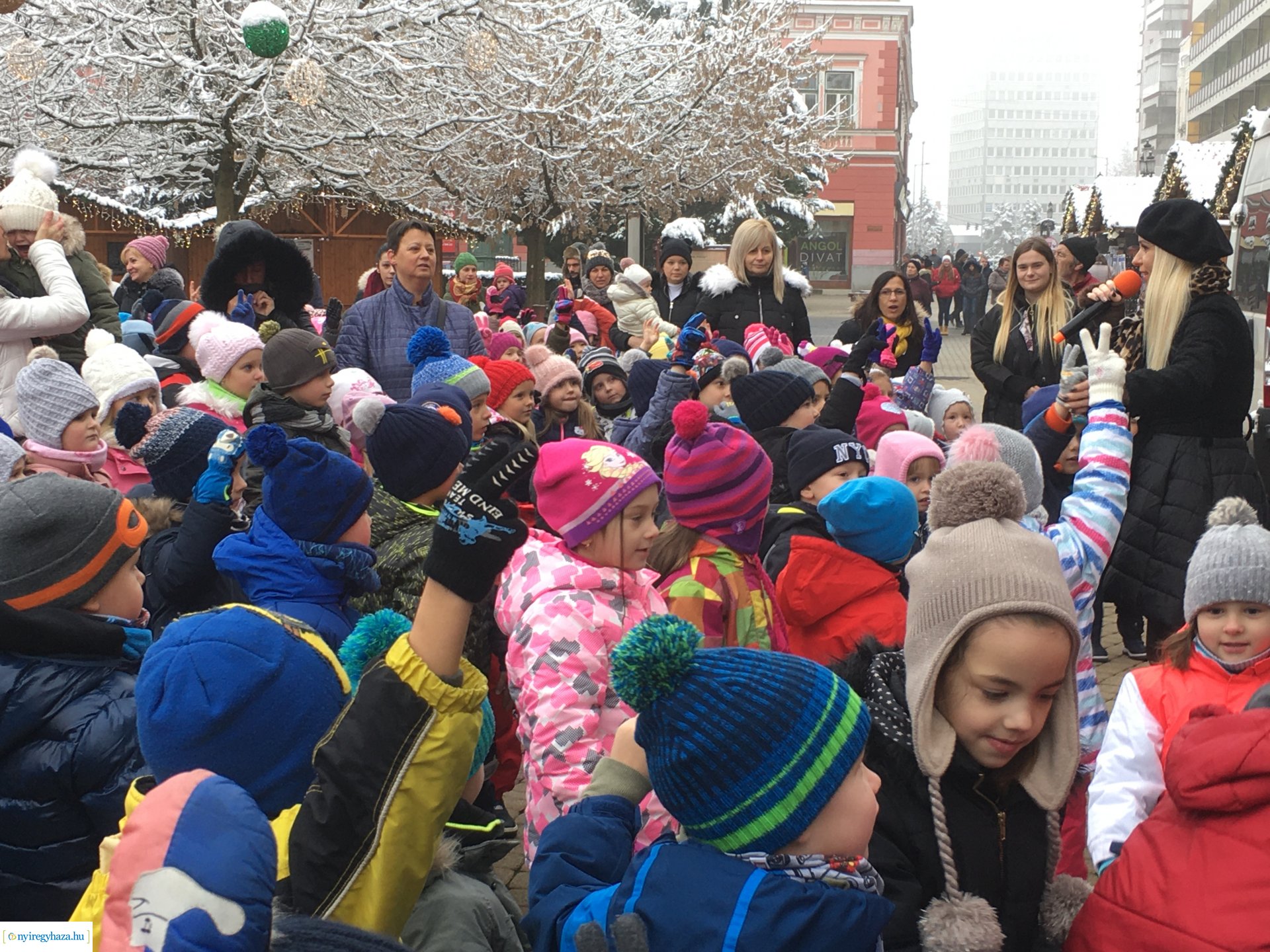 Vidám Manók a forgatagban