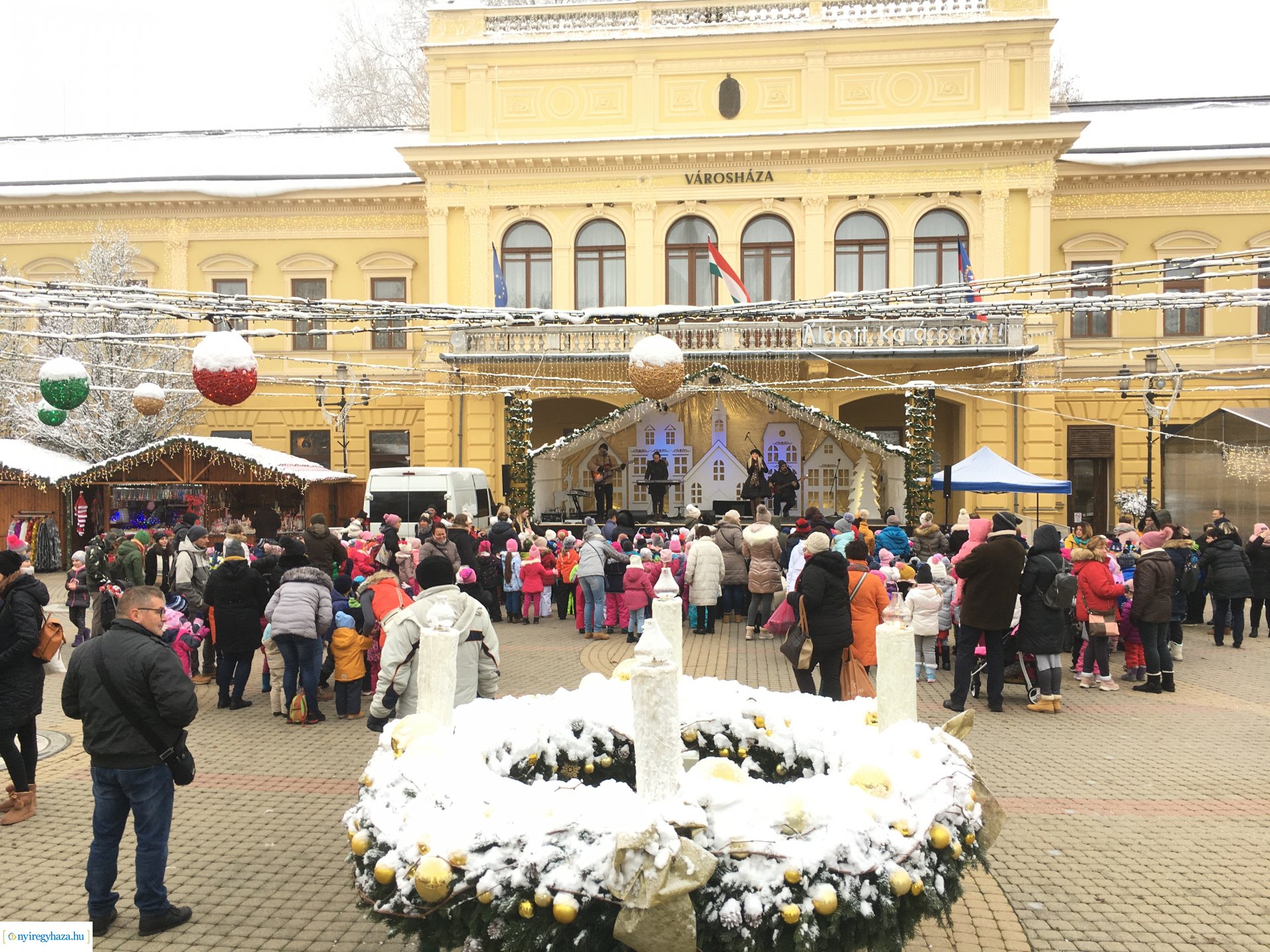 Vidám Manók a forgatagban